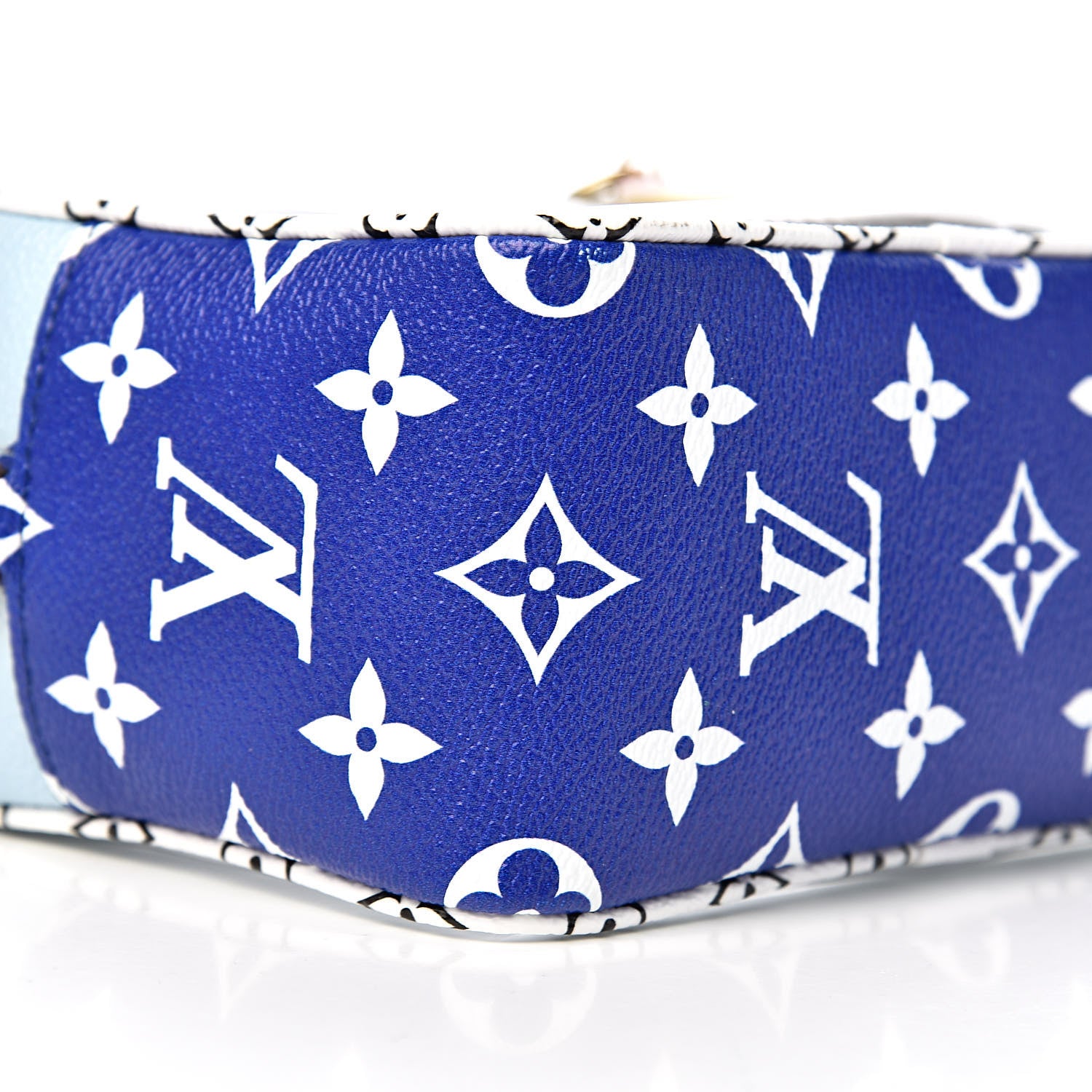 Louis Vuitton Monogram Giant Hawaii Beach Pouch Blue 8 of 10