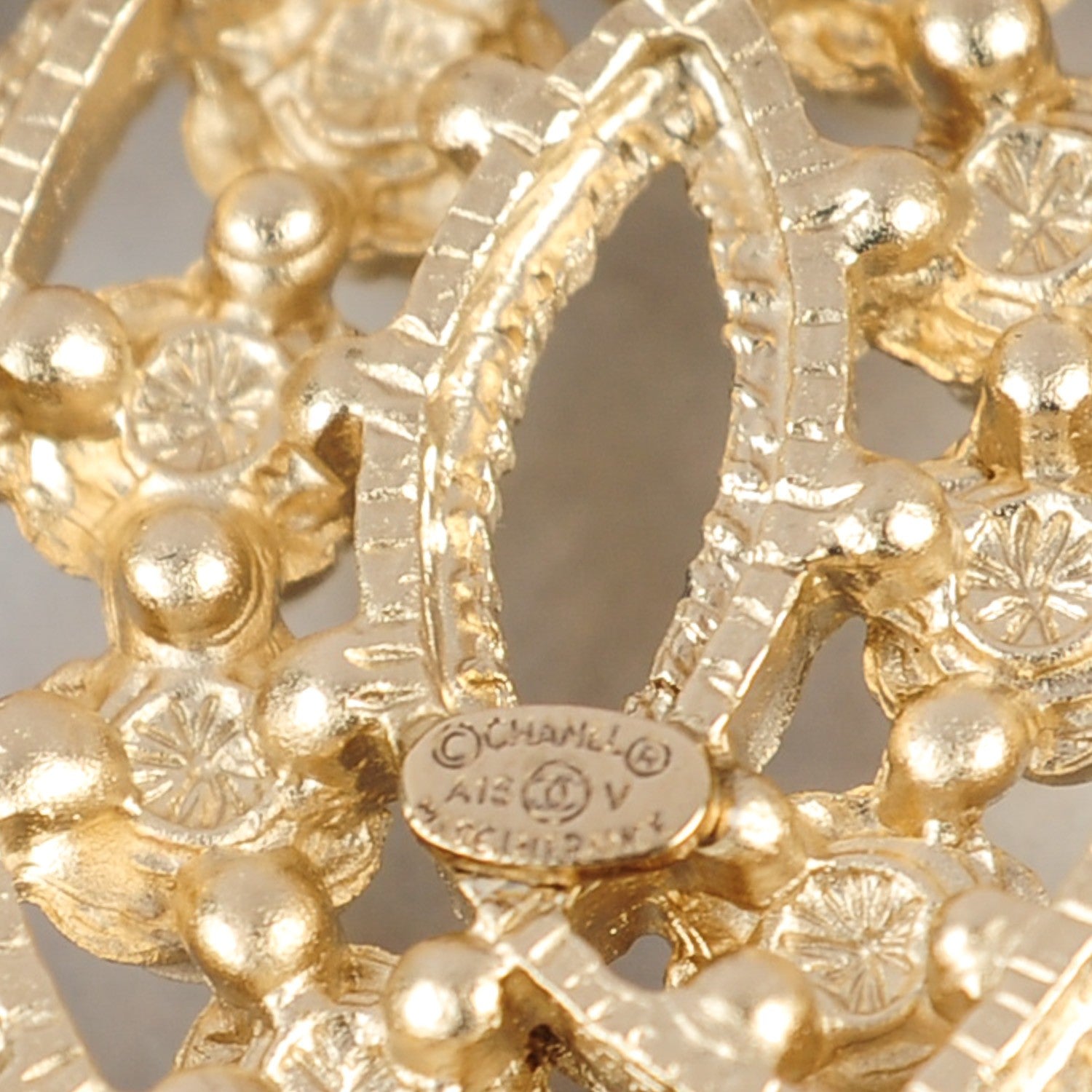 Chanel Pearl CC Brooch Gold 4 of 5