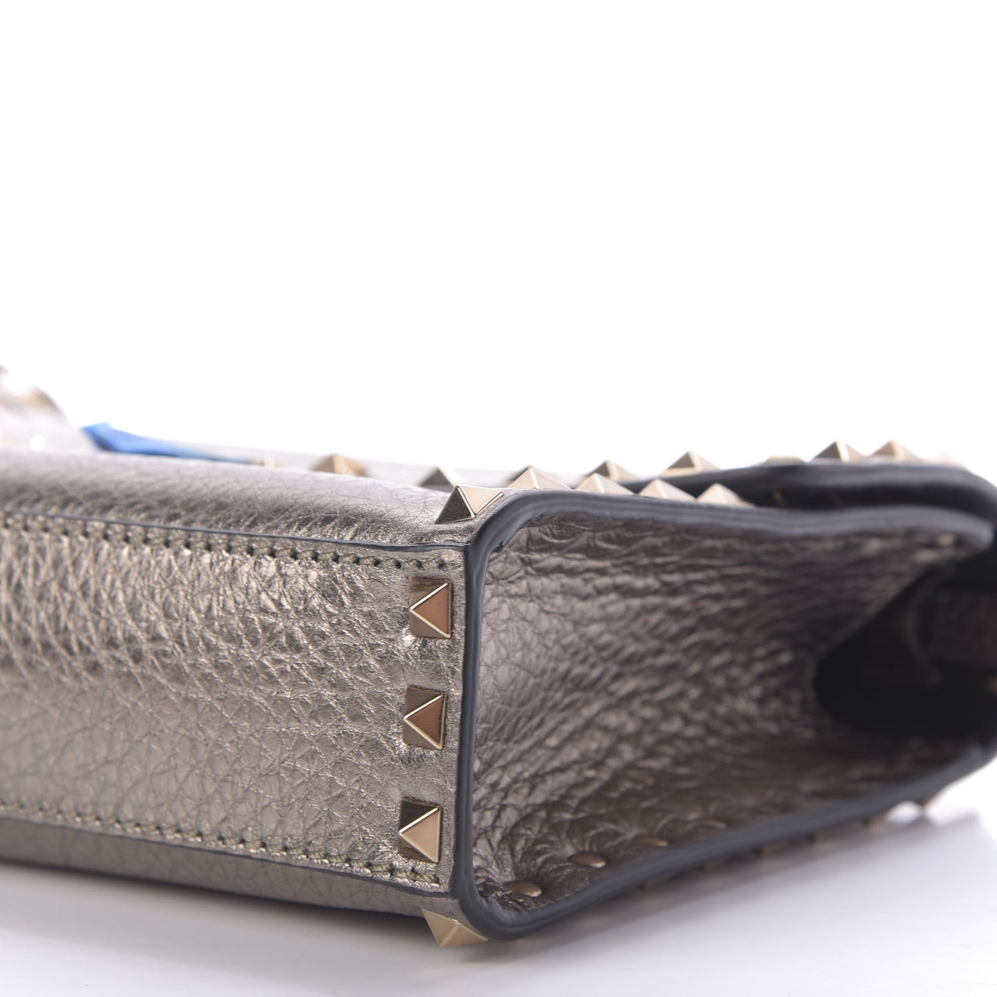 Metallic Pebbled Calfskin Medium Rockstud Flip Lock Crossbody Bag Sasso