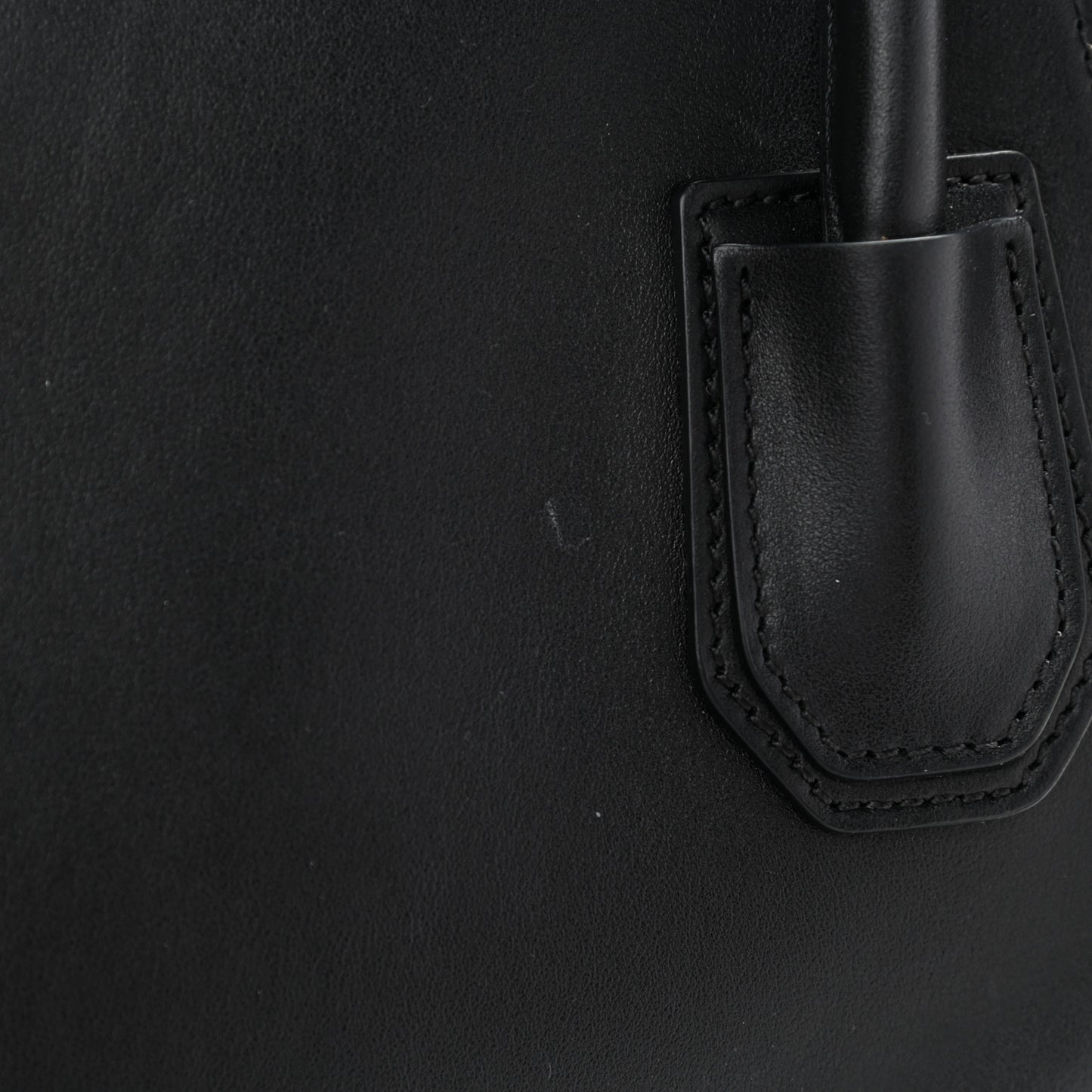 Smooth Calfskin Small Soft Antigona Black