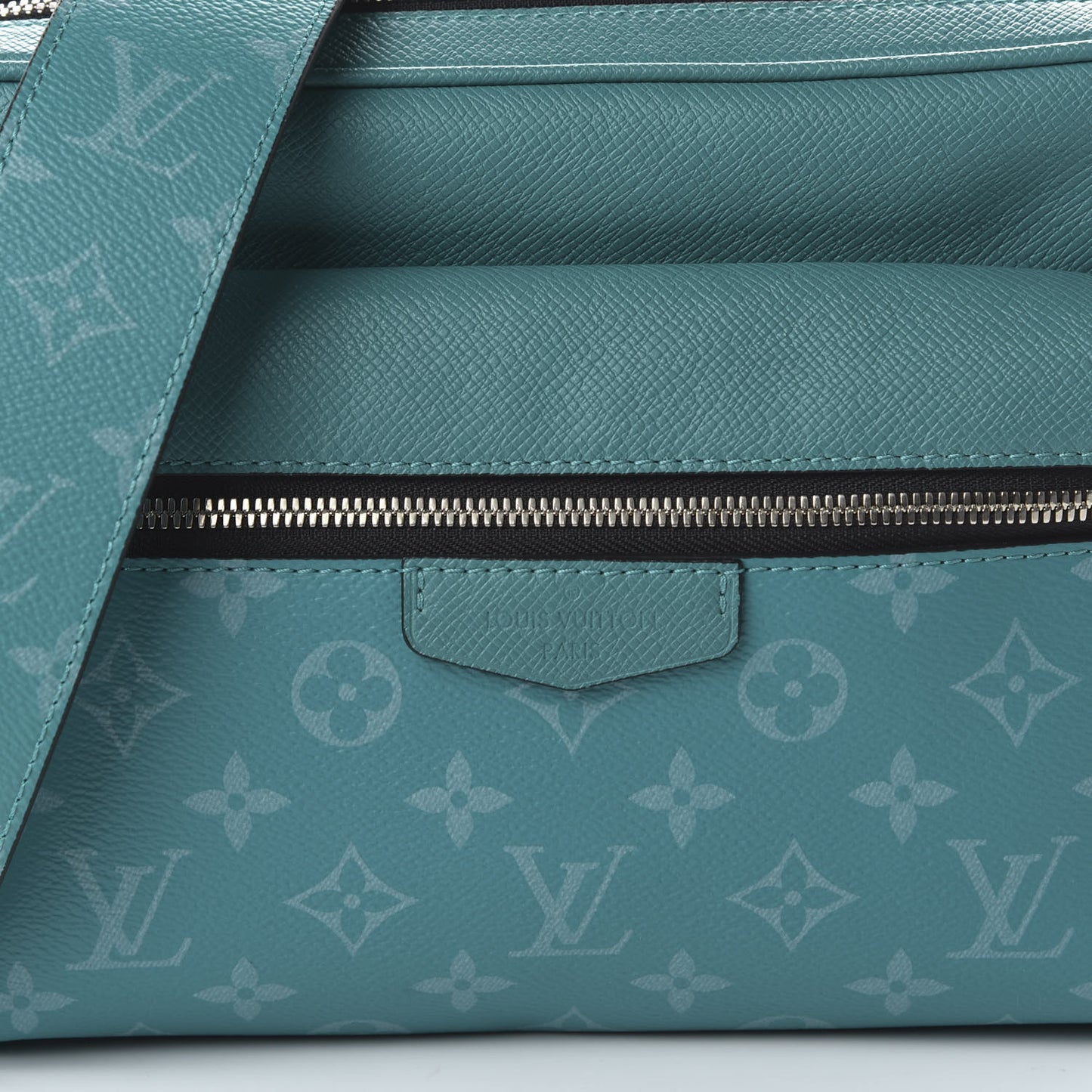 Taiga Monogram Outdoor Messenger Vert