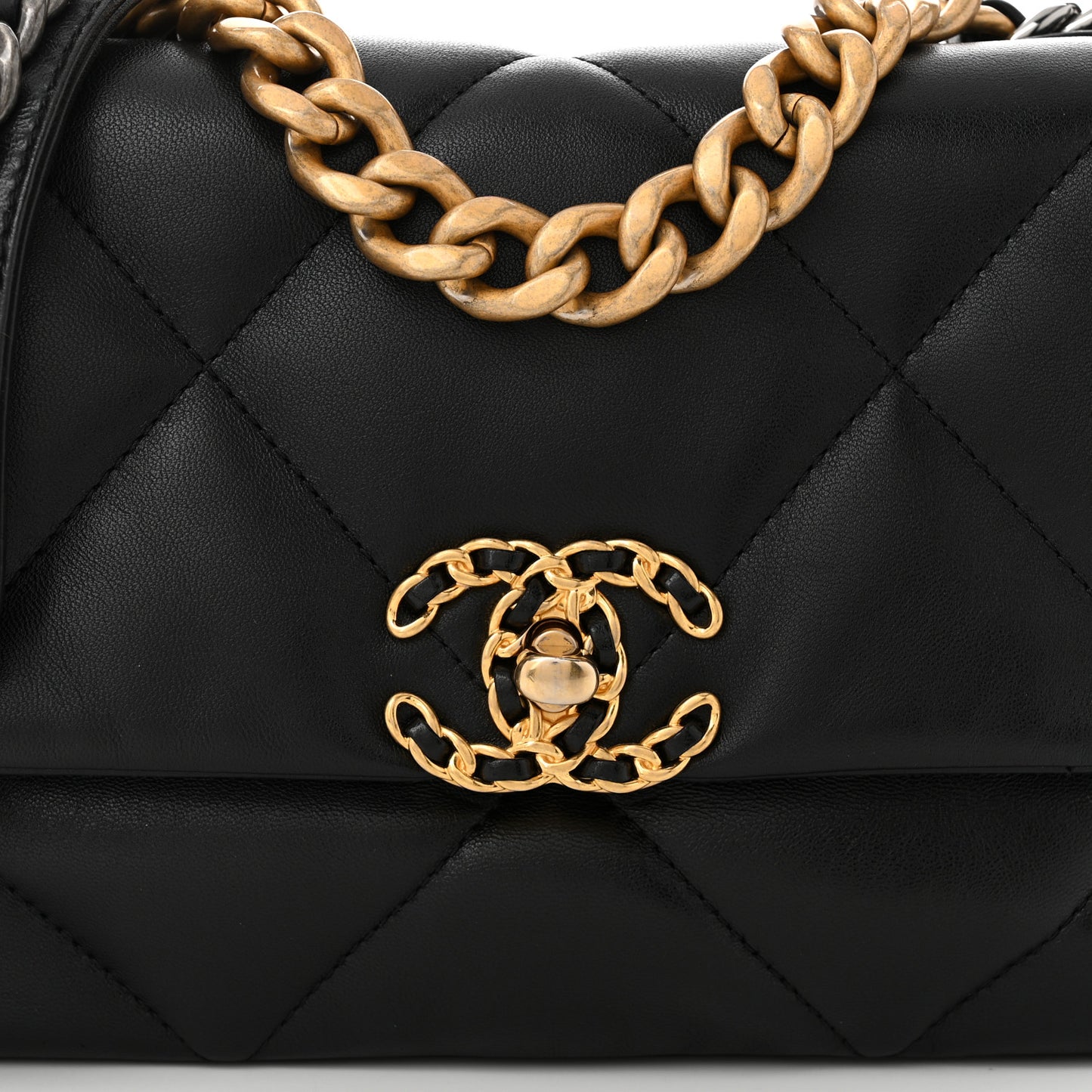 Lambskin Quilted Medium Chanel 19 Flap Black