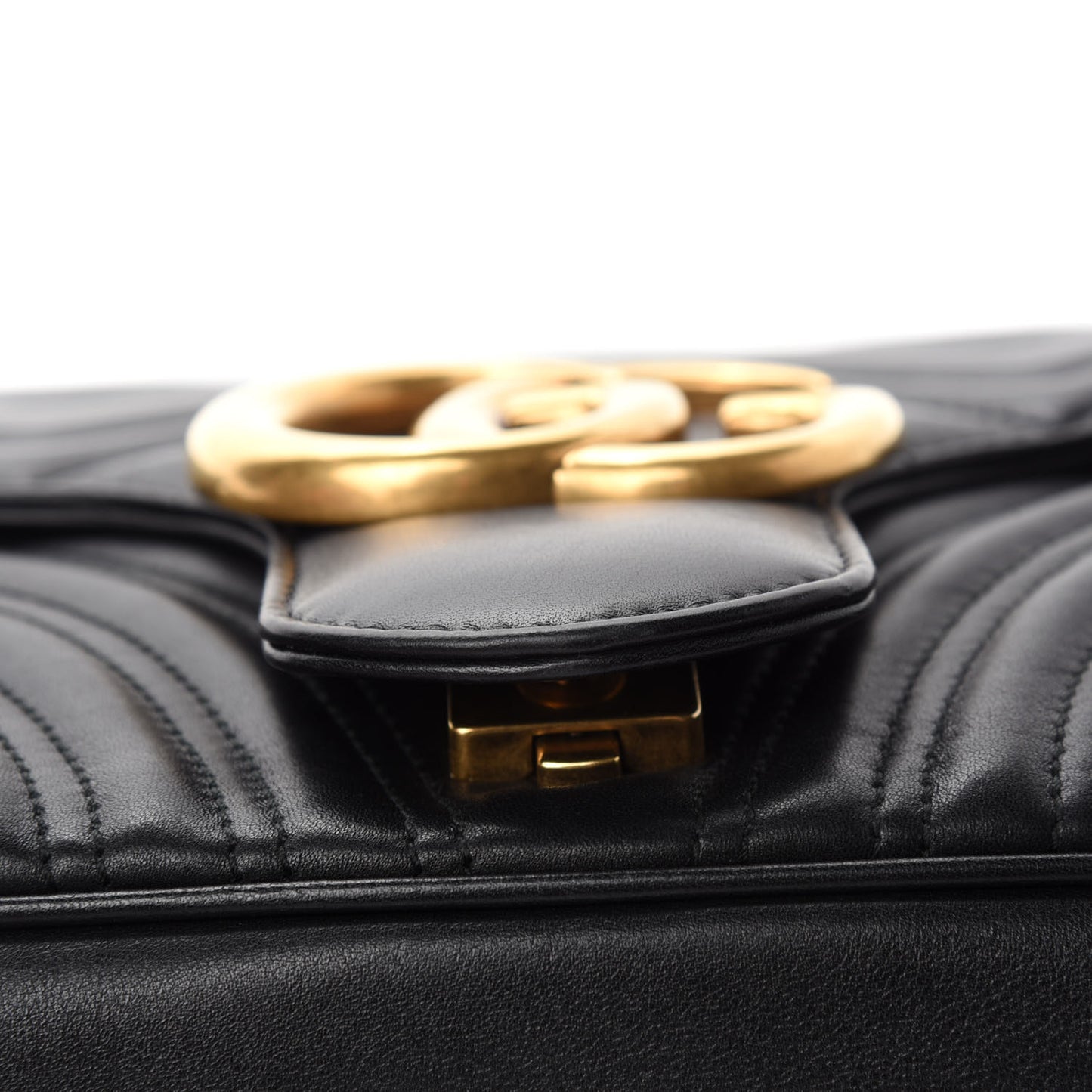 Calfskin Matelasse Medium GG Marmont Shoulder Bag Black