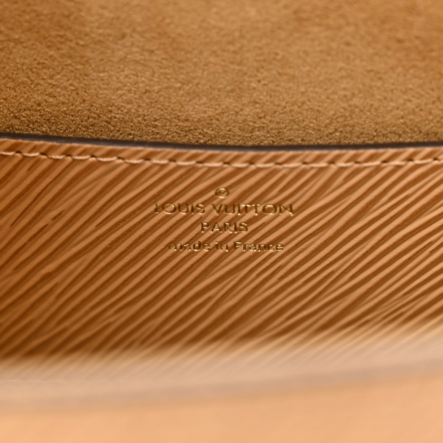 Epi Twist Shoulder Bag MM Camel