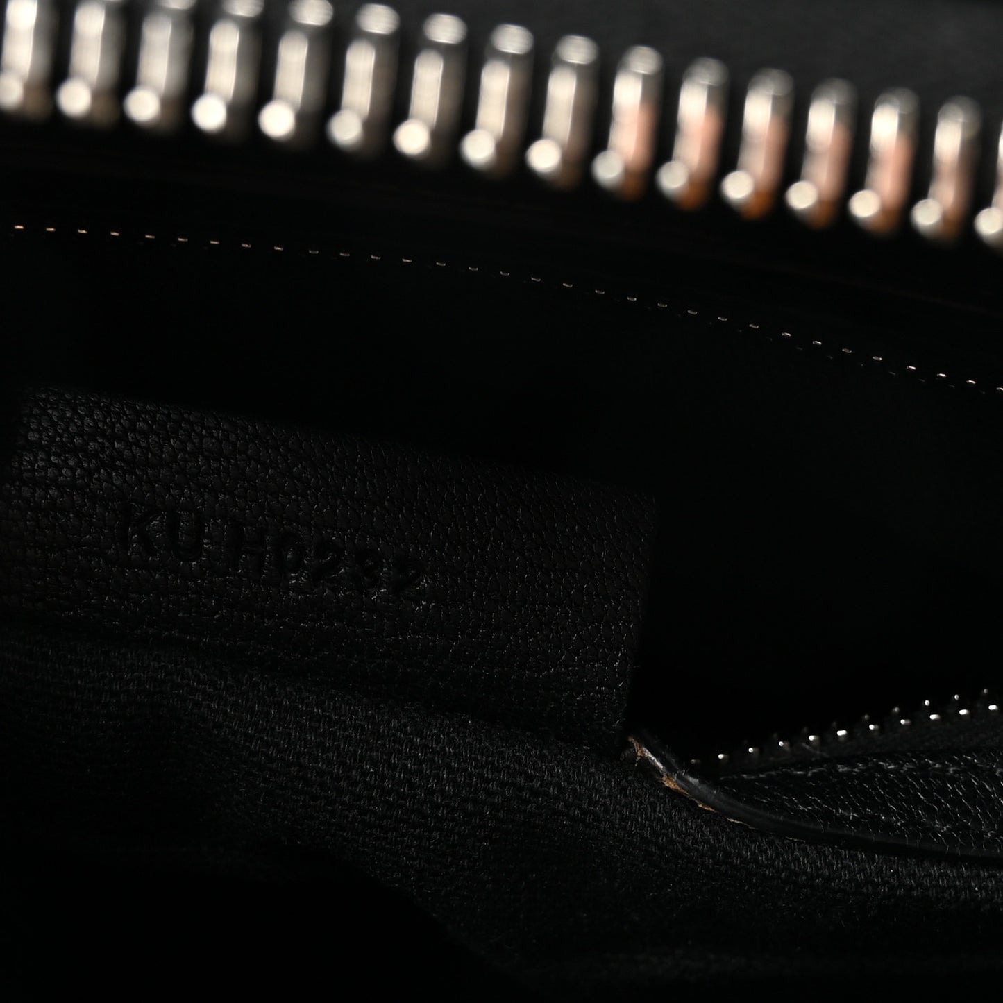Sugar Goatskin Medium Antigona Black