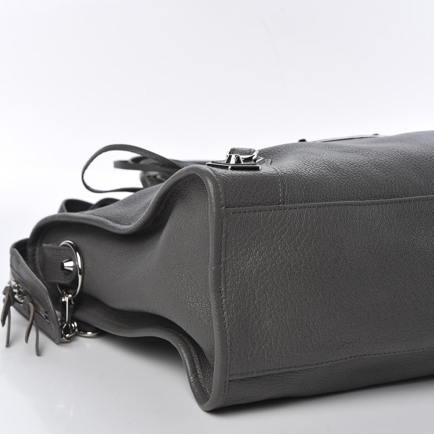 Chevre Silver Metallic Edge Hardware City Gris Acier