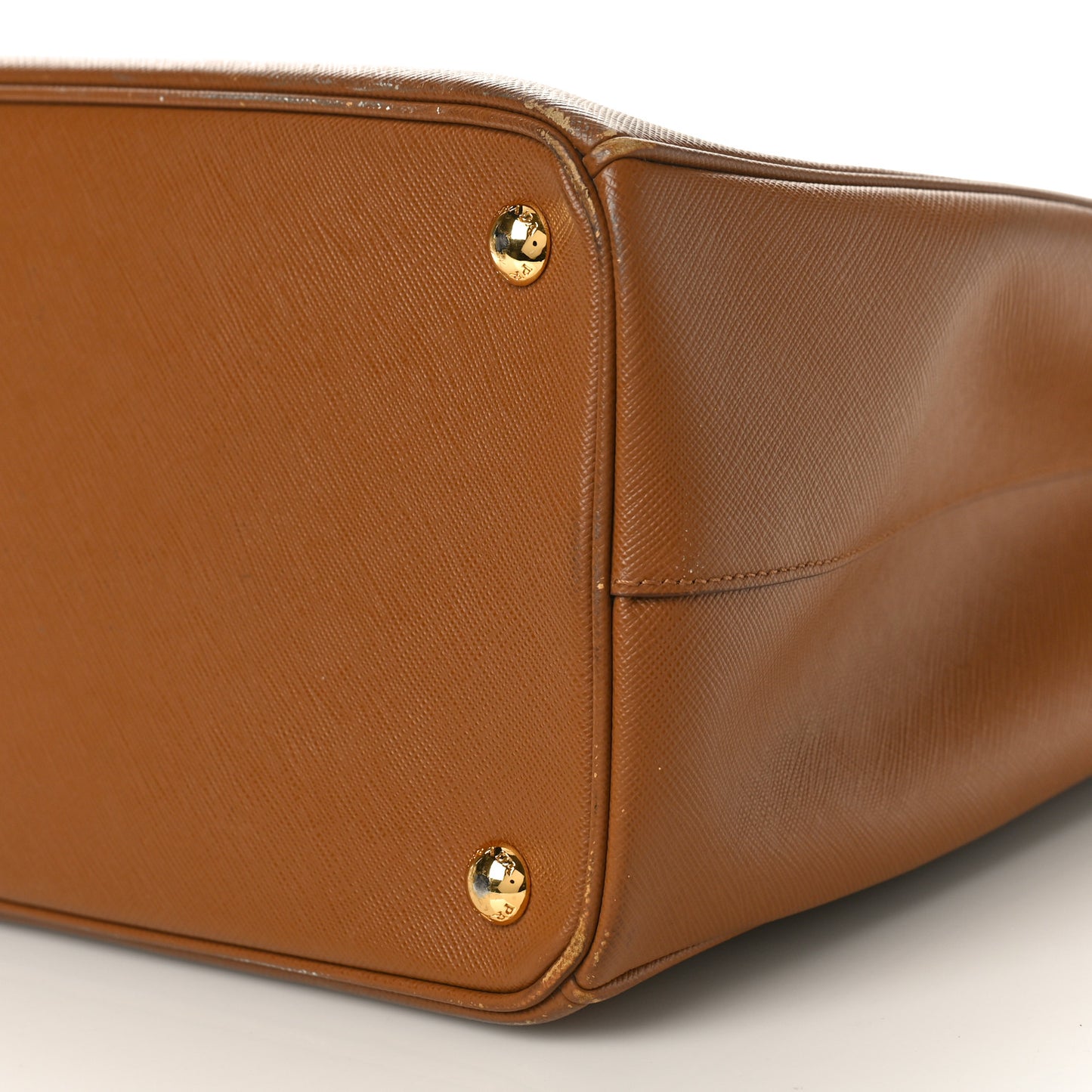 Saffiano Medium Galleria Double Zip Tote Caramel