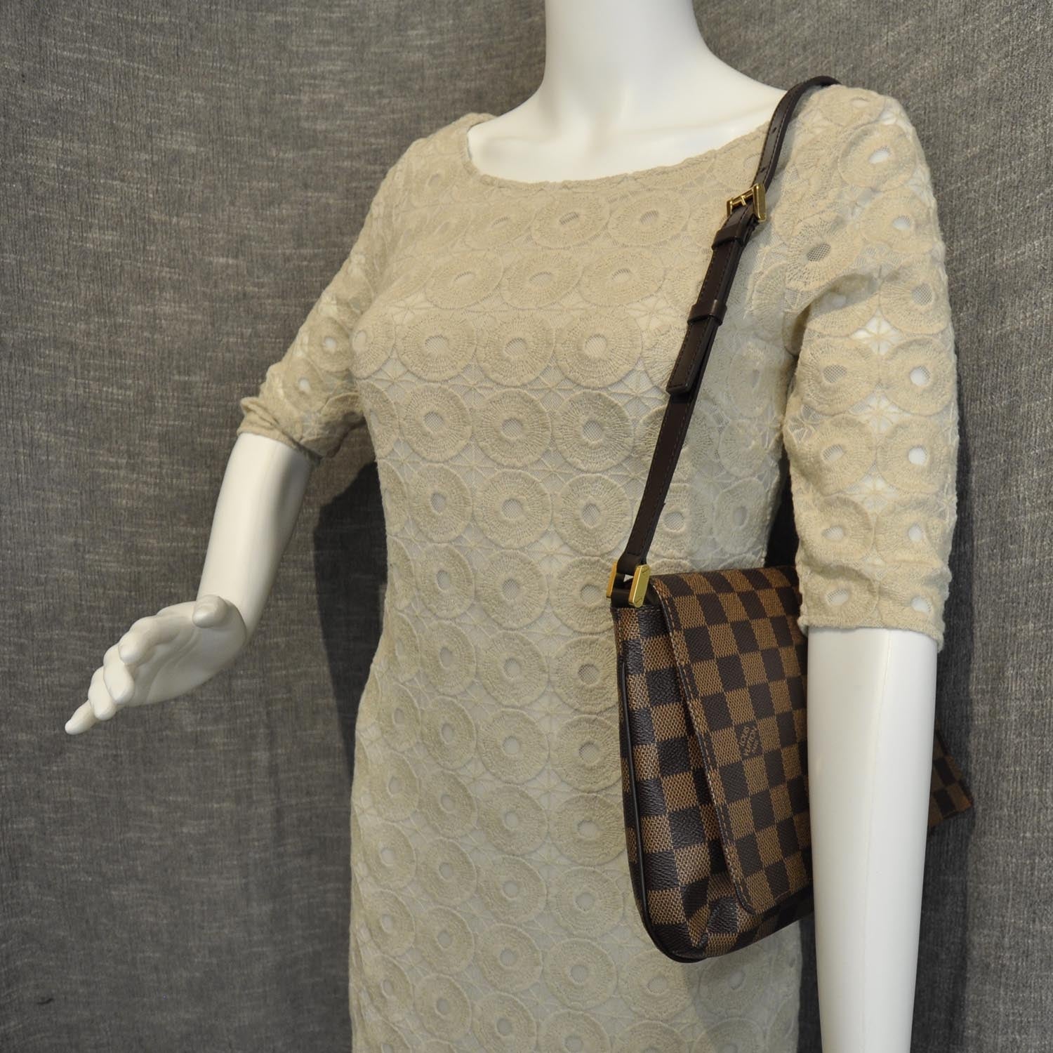 Louis Vuitton Damier Musette Tango 2 of 8