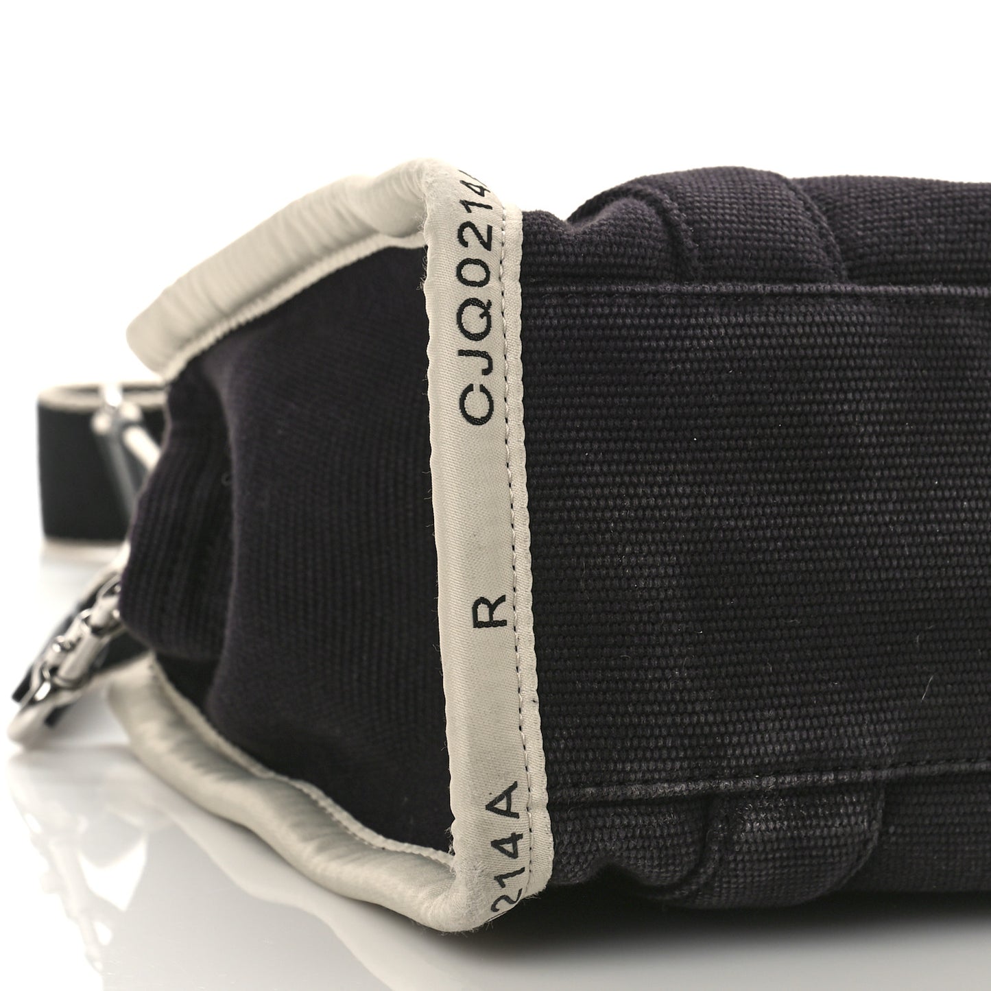 Jacquard Small The Traveler Tote Bag Black