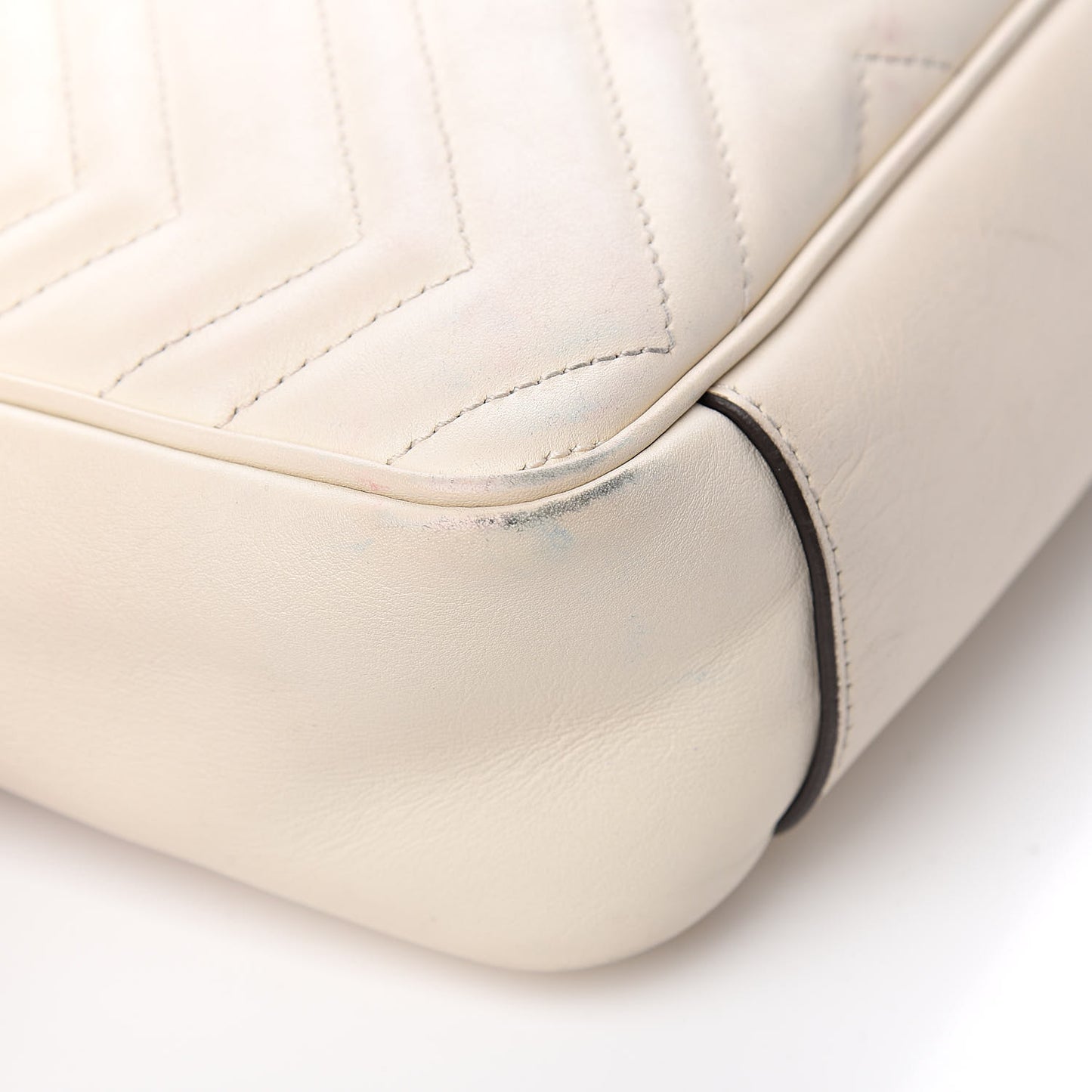 Calfskin Matelasse Medium GG Marmont Shoulder Bag White