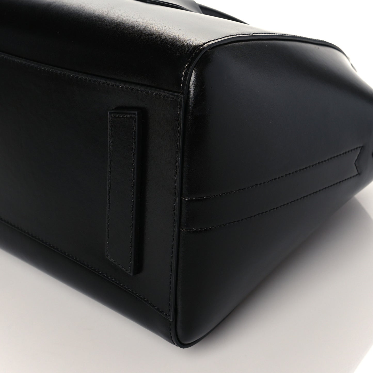 Box Calfskin Medium Lock Antigona Black