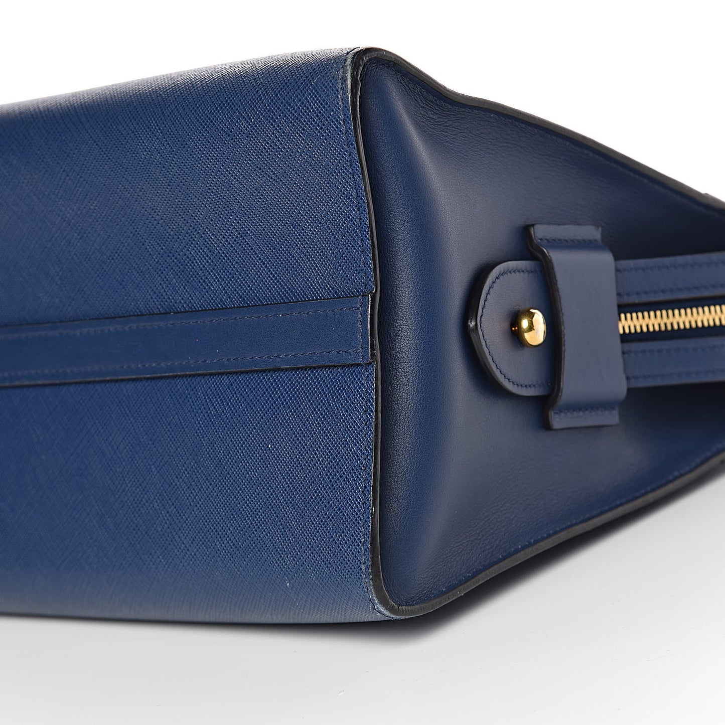 Saffiano City Calfskin Medium Esplanade Bleuette