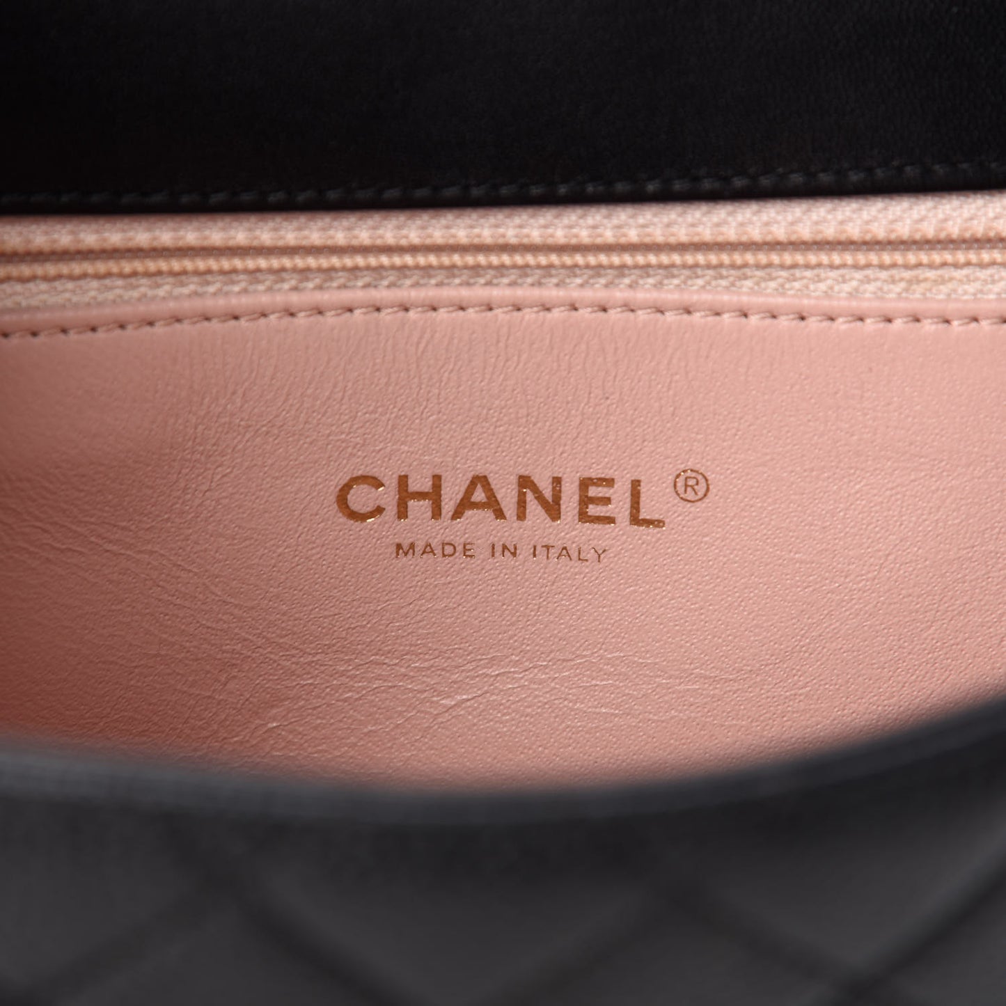 Caviar Quilted Small CC Filigree Flap Black