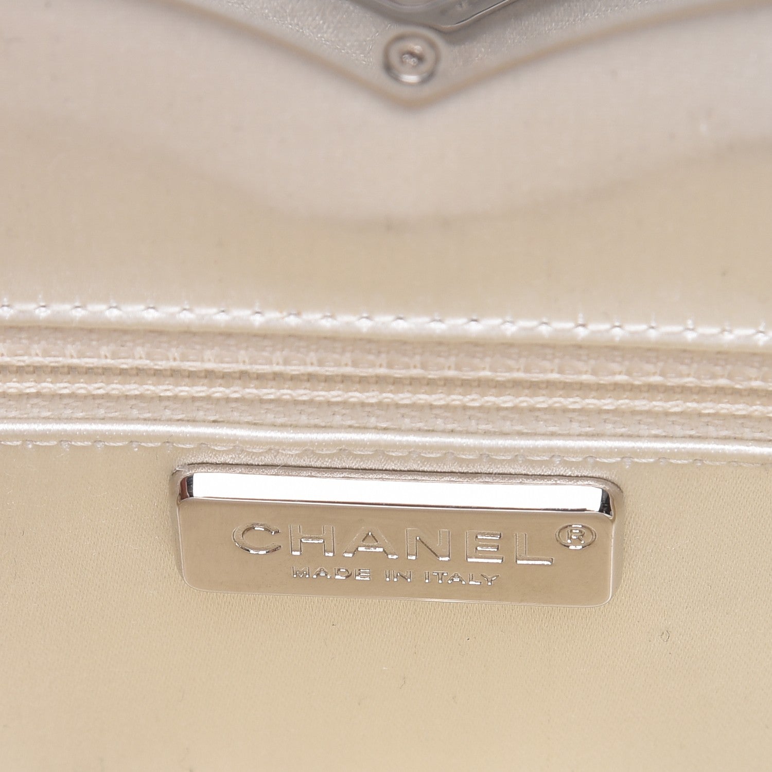 Chanel Plexiglass Brasserie Gabrielle Plates Minaudiere White 6 of 7