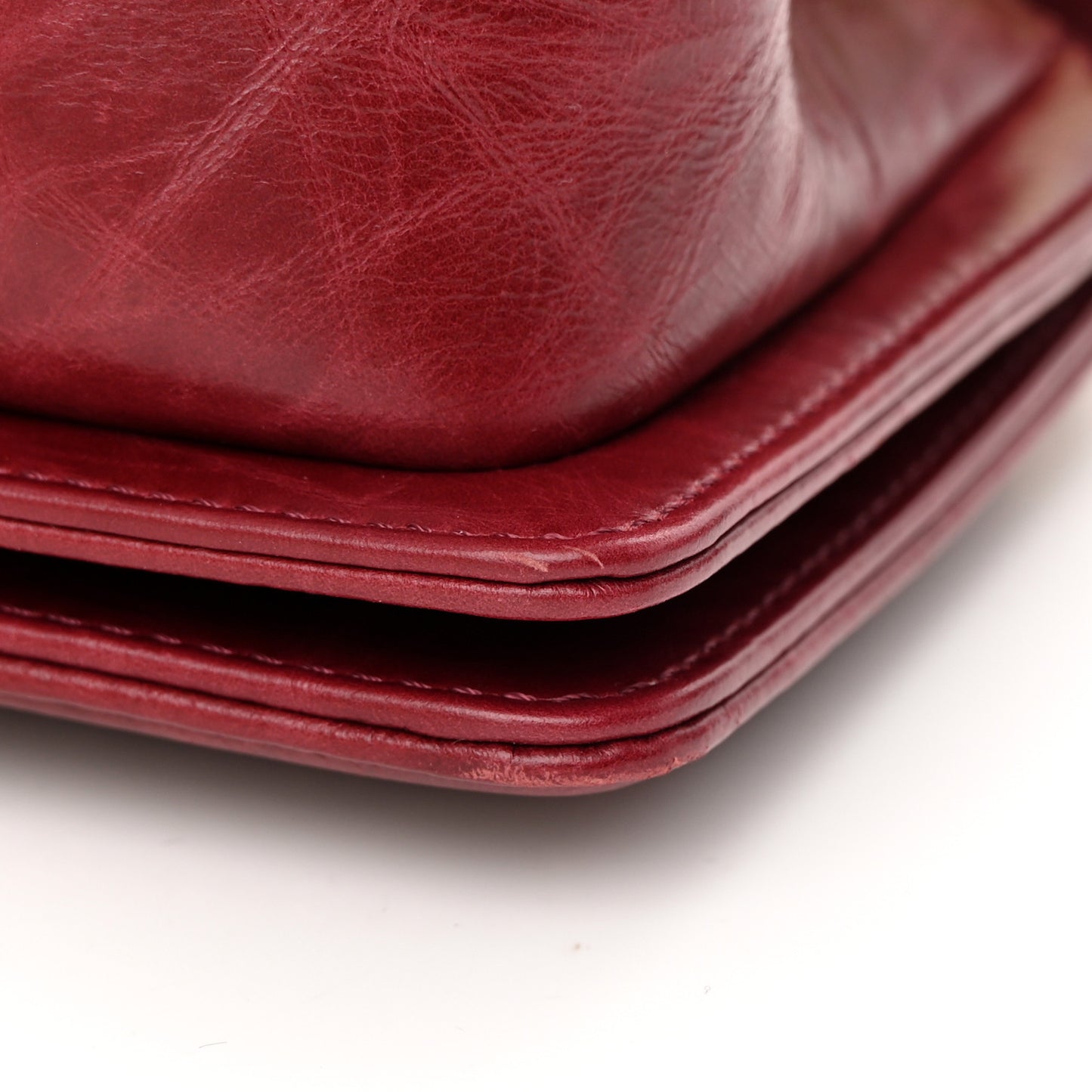 Crumpled Calfskin Chevron Small Chain Boy Flap Burgundy