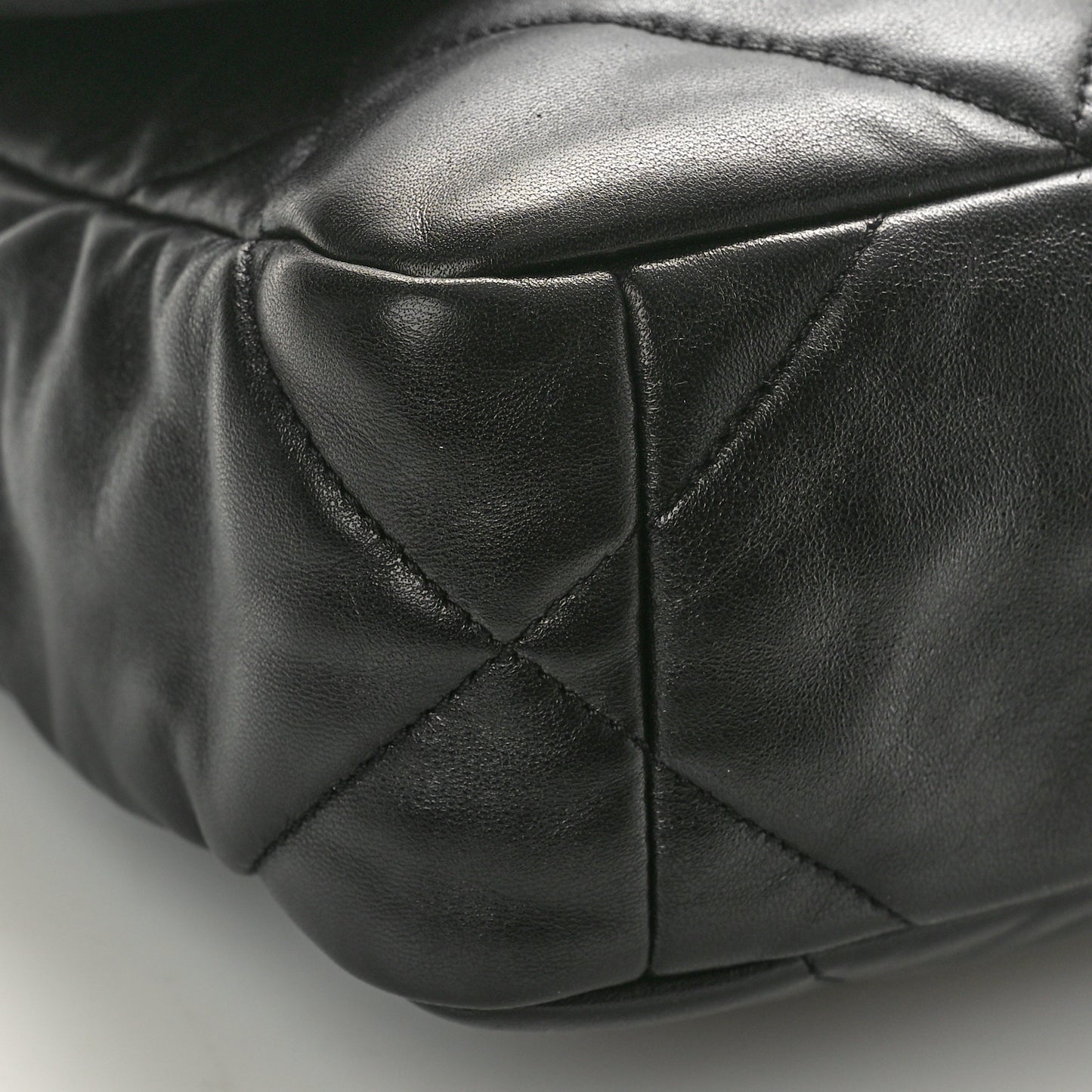 Lambskin Quilted Medium Chanel 19 Flap Black
