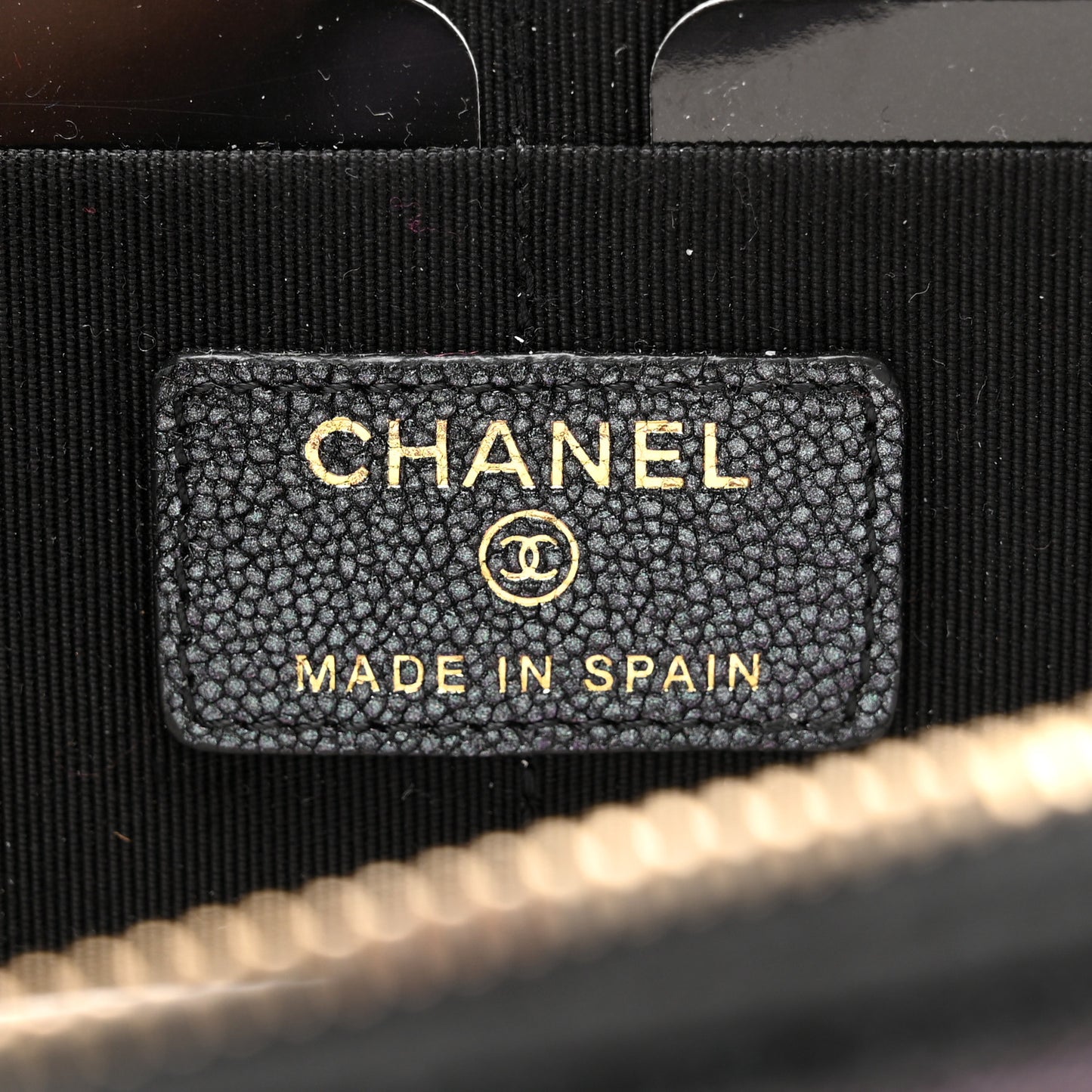 Iridescent Caviar Quilted Classic Pouch With Handle Black