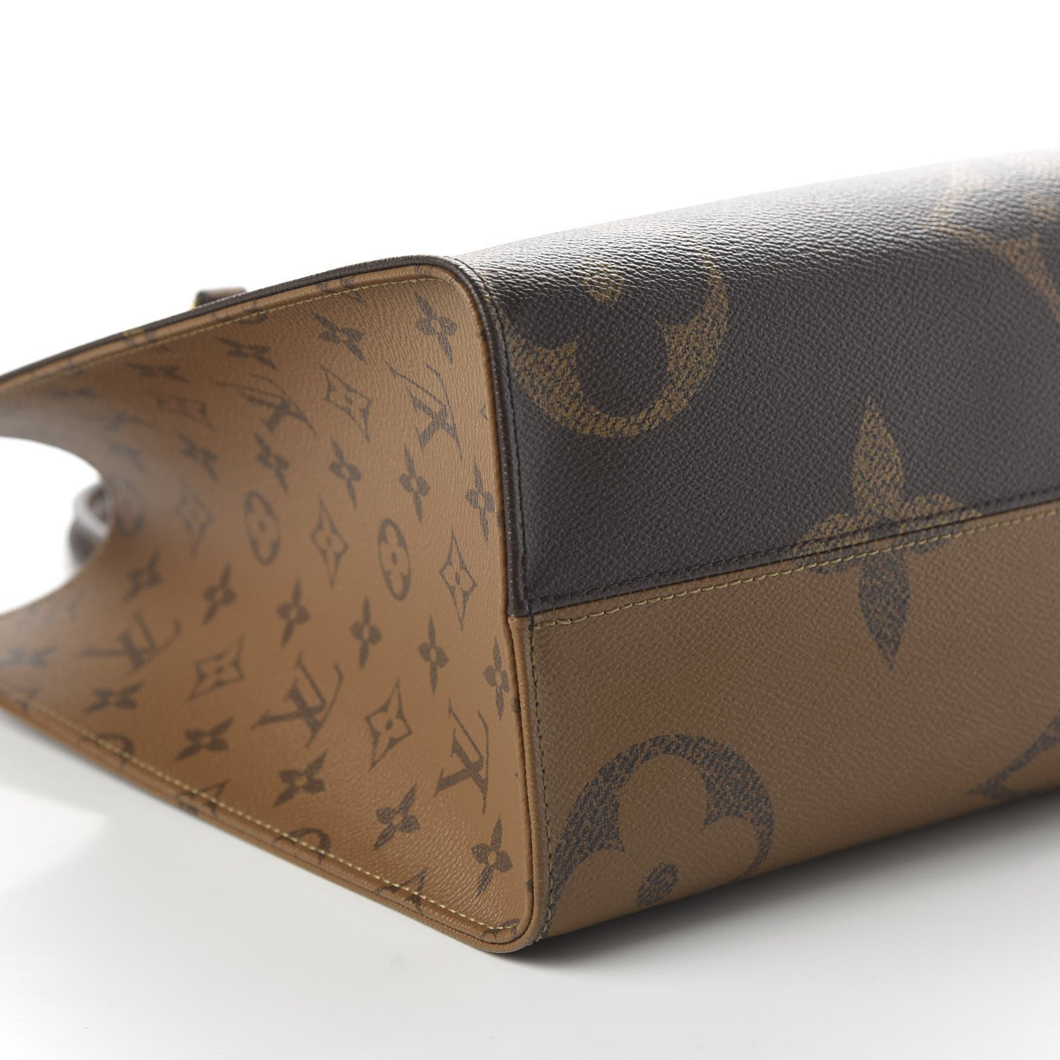 Louis Vuitton Reverse Monogram Giant Onthego MM 7 of 11