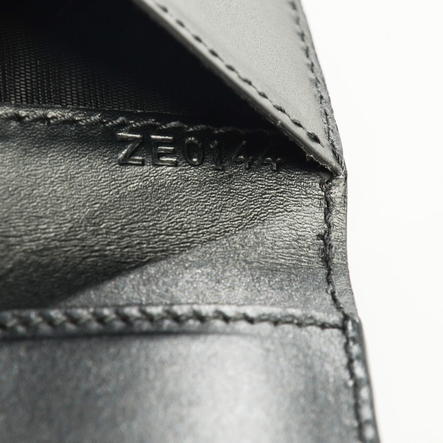 Lambskin Elmerinda Folding Card Case Black