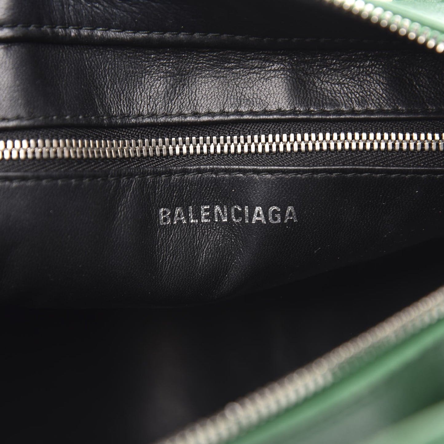 Shiny Day Calfskin S Triangle Duffle Vert Irlandais
