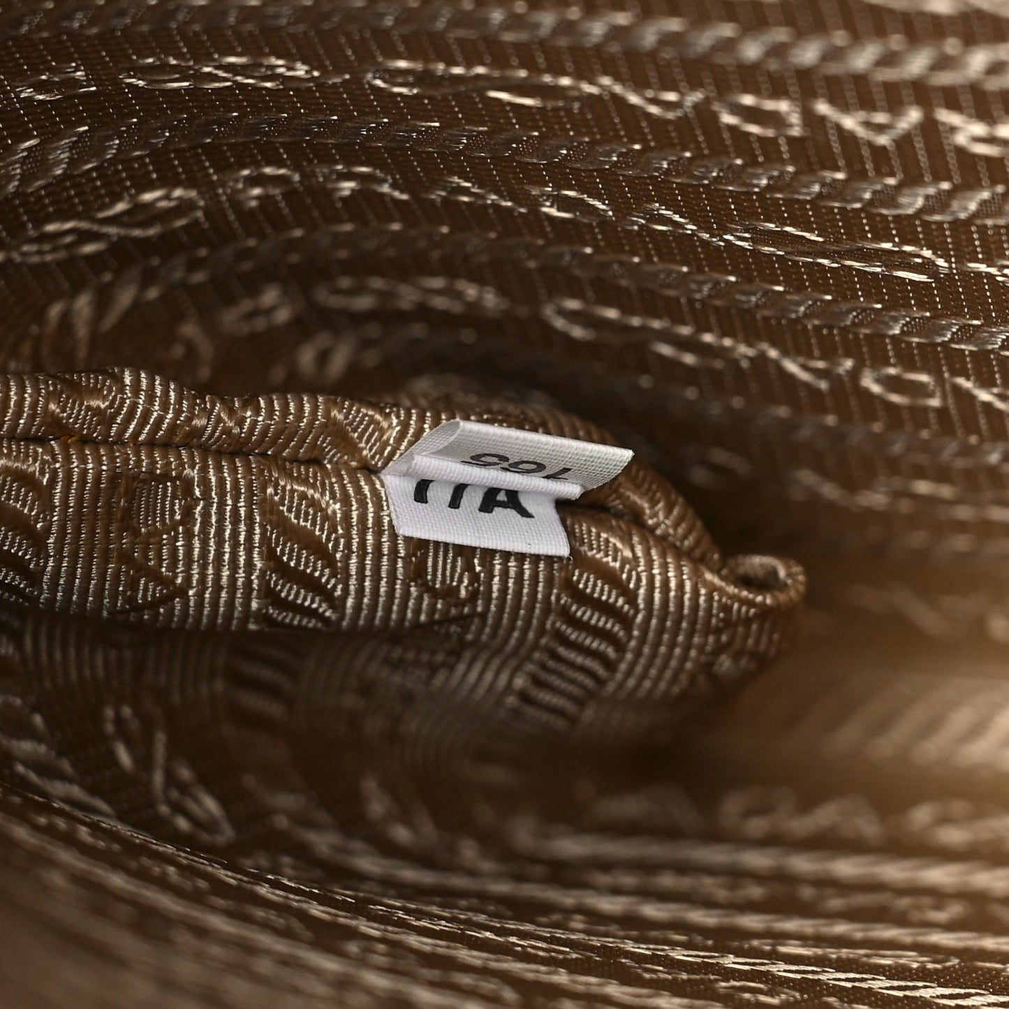 Saffiano Lux Medium Bi-Color Tote Visone Talco