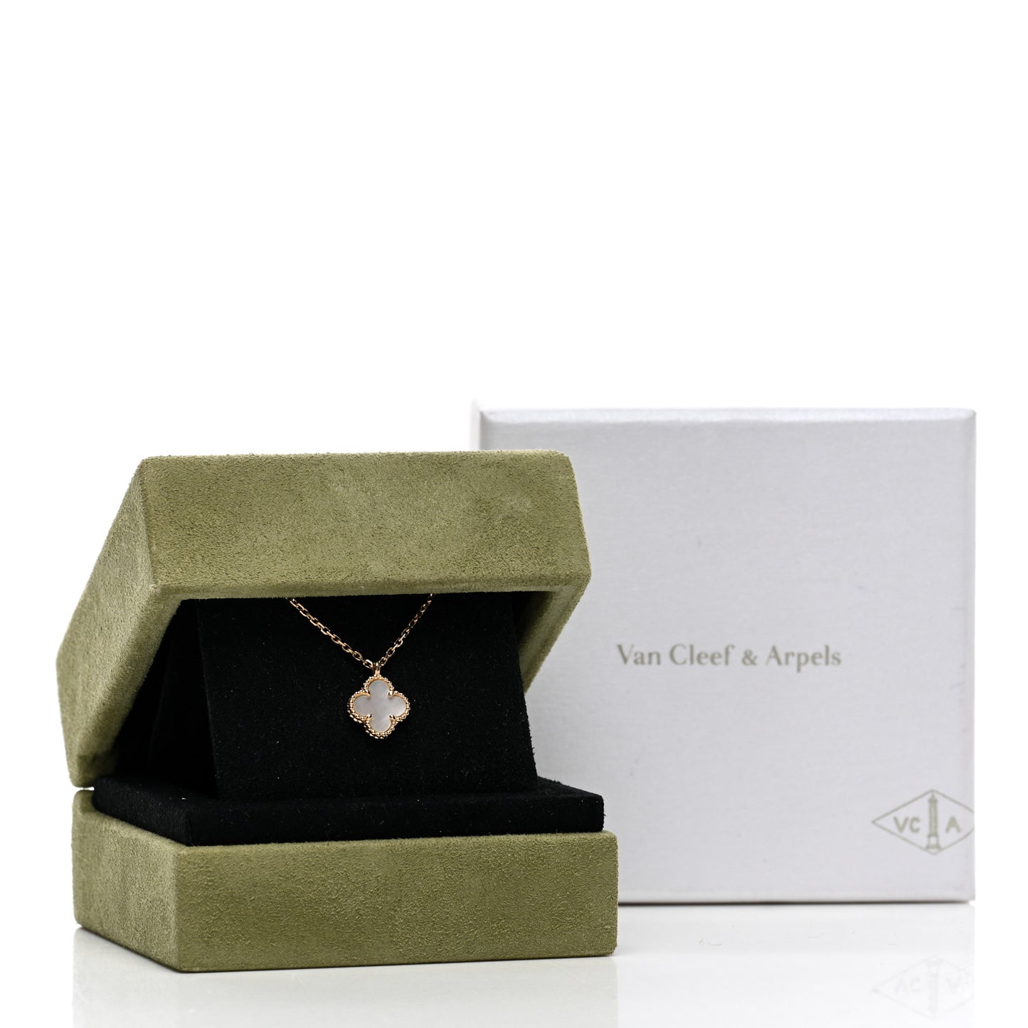 18K Yellow Gold Mother of Pearl Sweet Alhambra Pendant Necklace