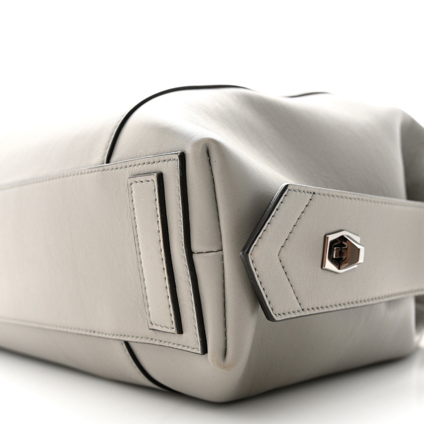 Soft Calfskin Medium Soft Antigona Pearl Grey
