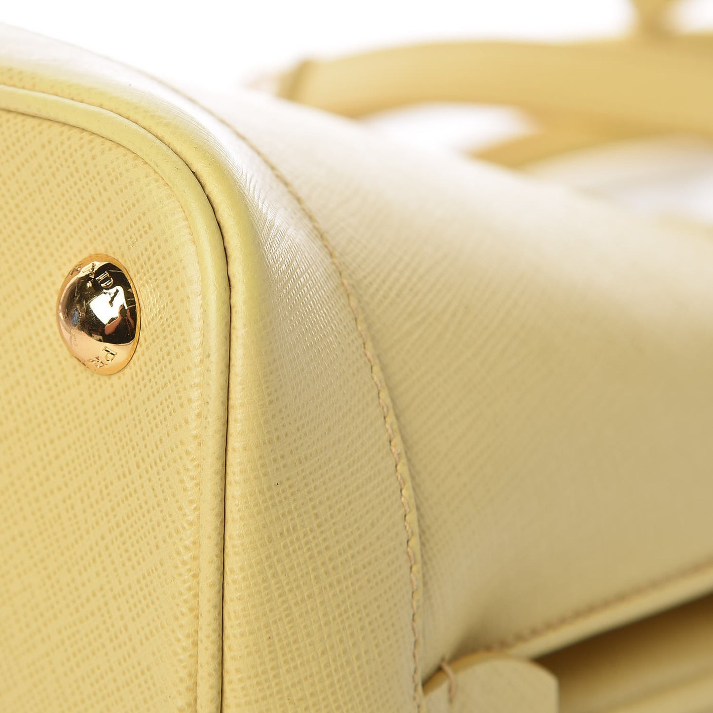 Saffiano Lux Open Promenade Tote Ananas