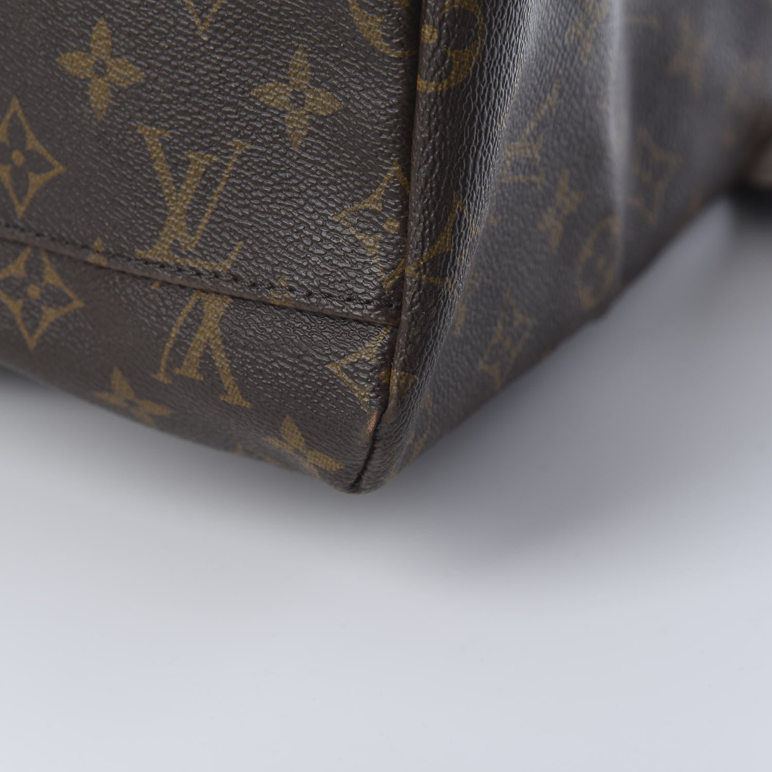 Louis Vuitton Monogram Weekender Beaubourg MM 9 of 14