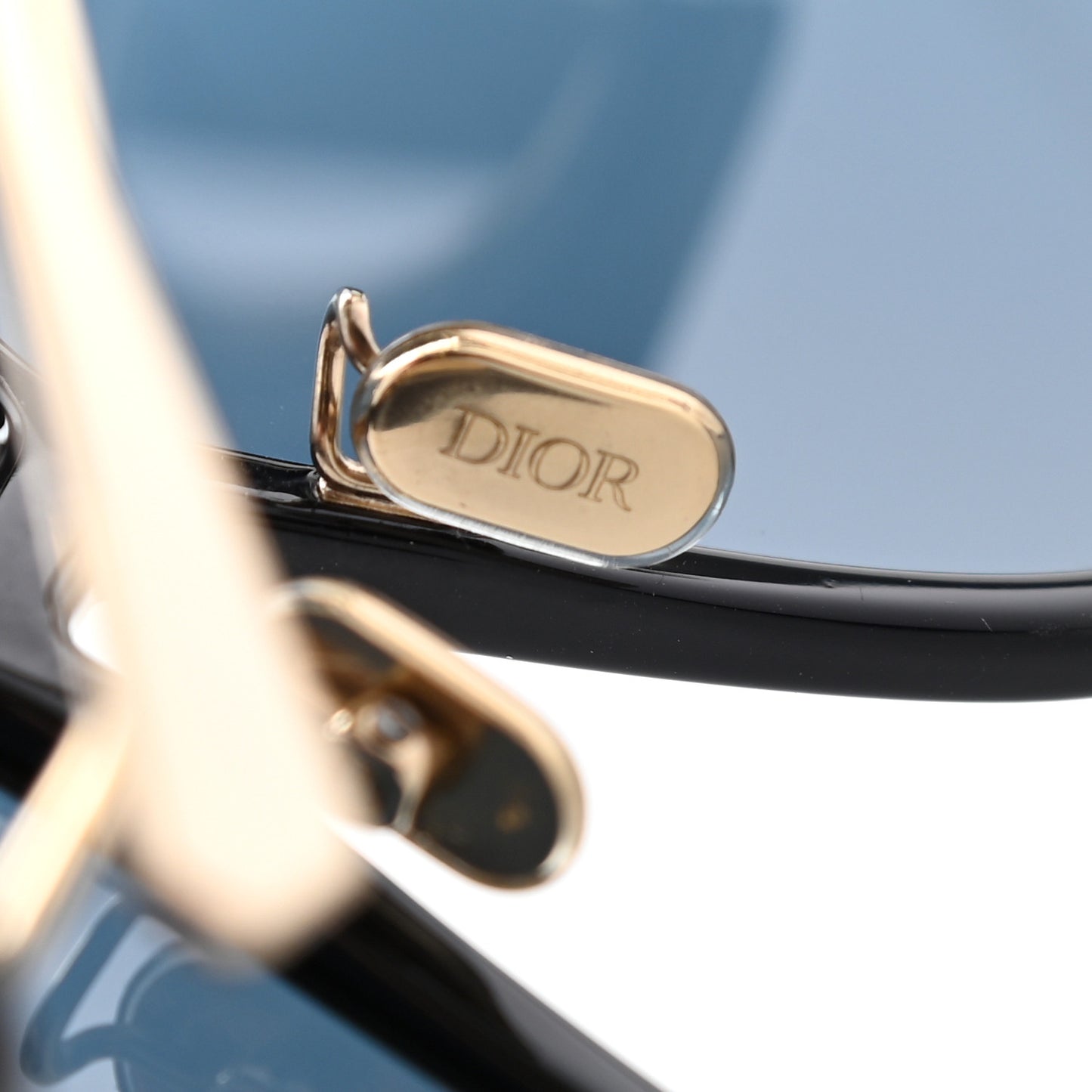 Butterfly 30 Montaigne Sunglasses Black Gold