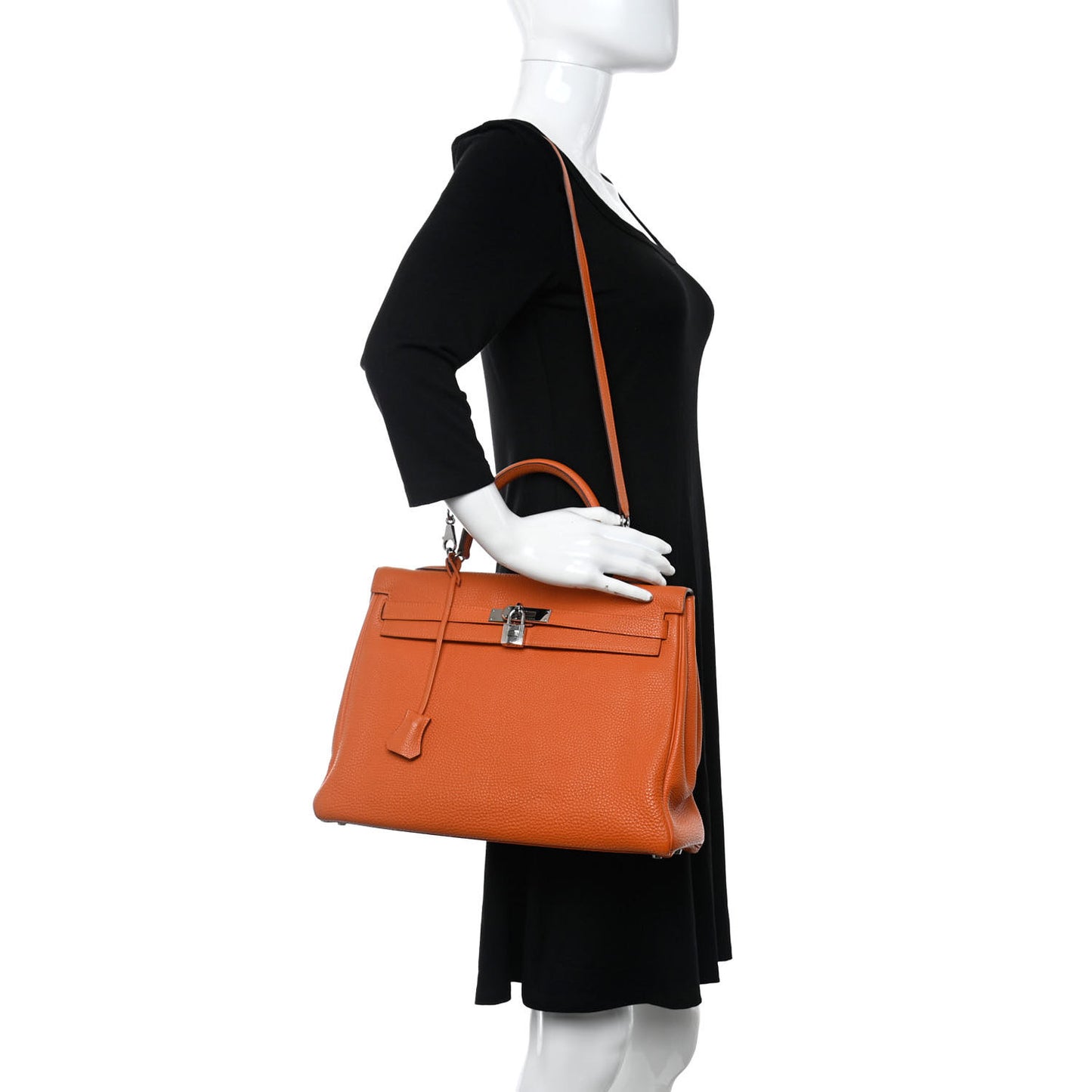 Togo Kelly Retourne 35 Orange