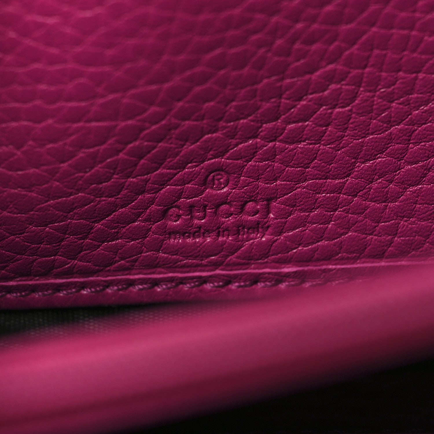 Gucci Pebbled Calfskin Soho Compact Disco Zip Around Wallet Bright Bougainvillea 6 of 8