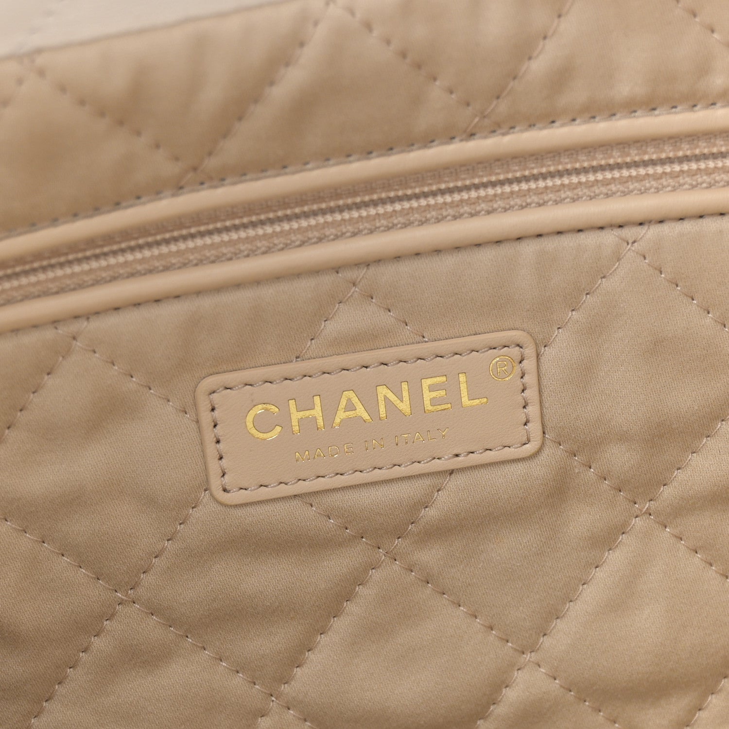 Chanel Shiny Calfskin Quilted Chanel 22 East West White 7 of 11