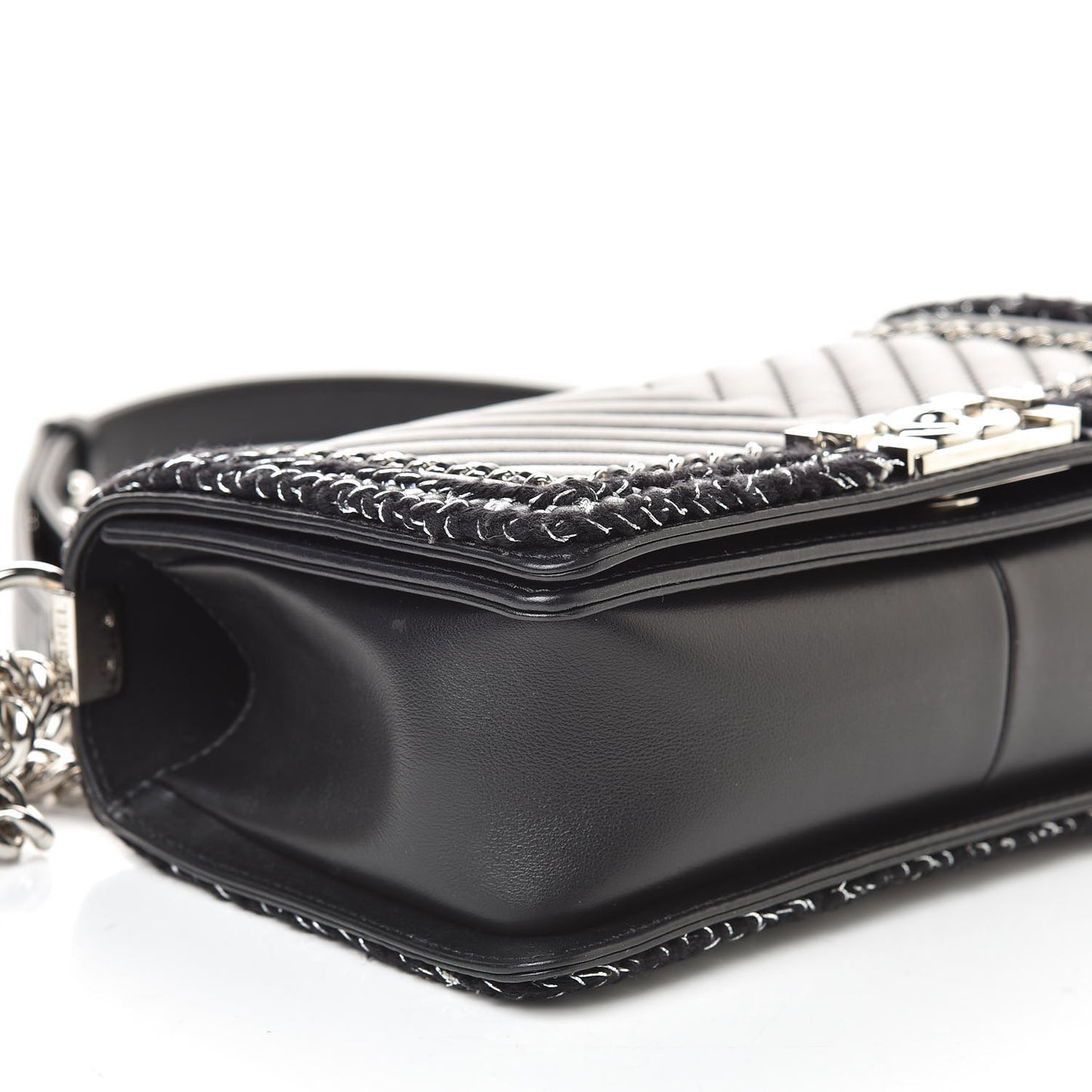 Calfskin Chevron Medium Boy Chained Boy Black