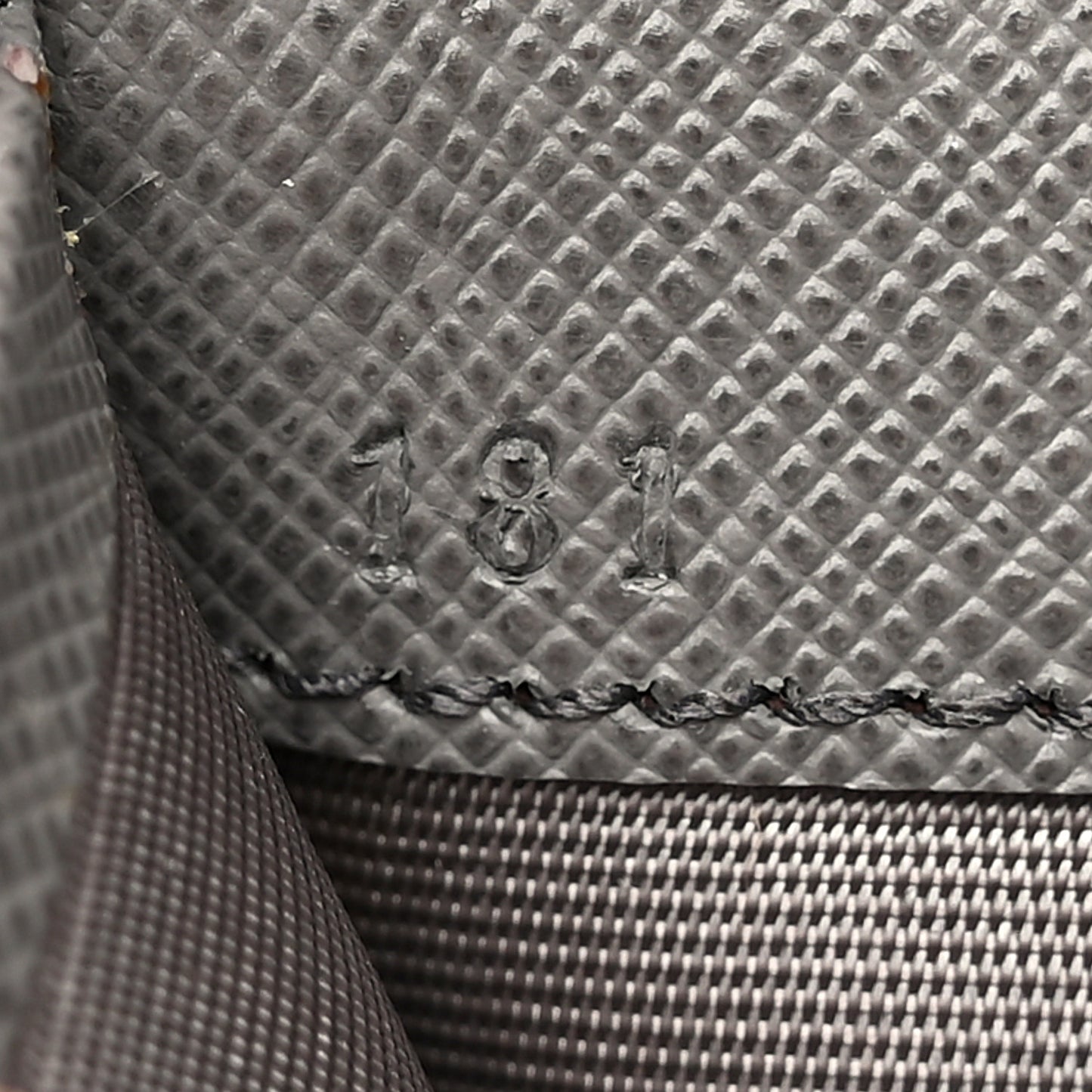 Saffiano Metal Oro Chain Wallet Marmo