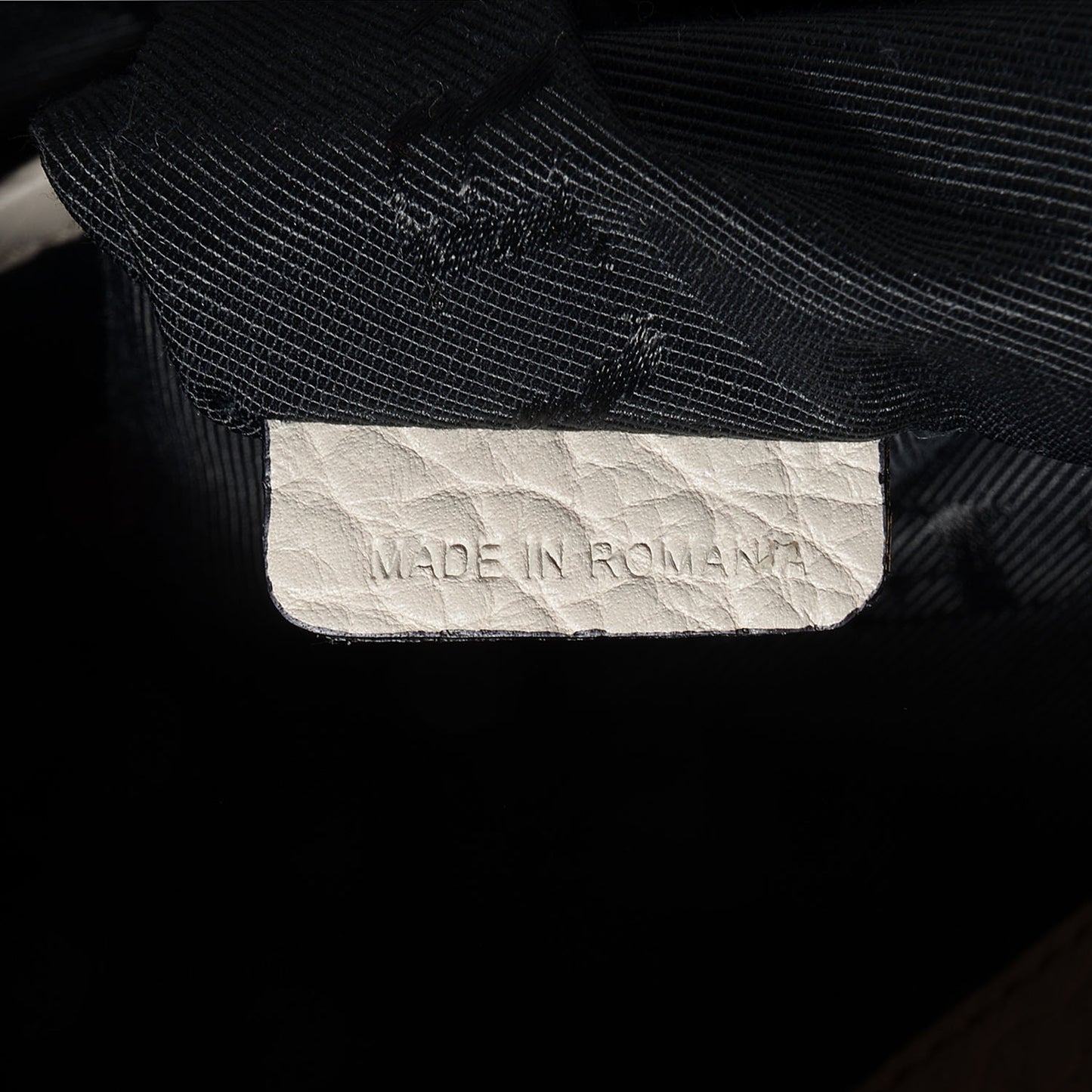 Heritage Grain Small Hobo White