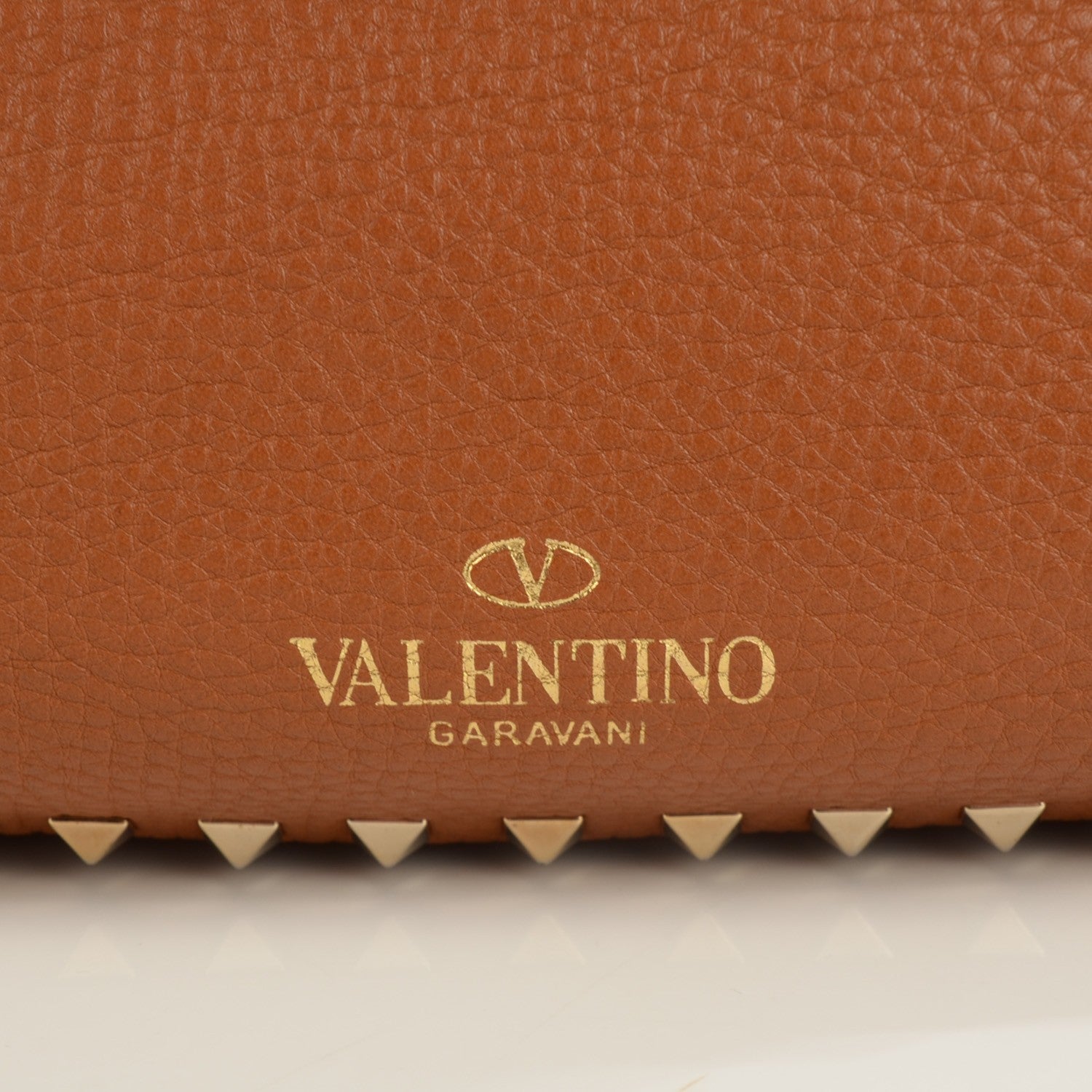 Valentino Garavani Pebbled Calfskin Medium Rockstud Tote Light Cuir 8 of 8