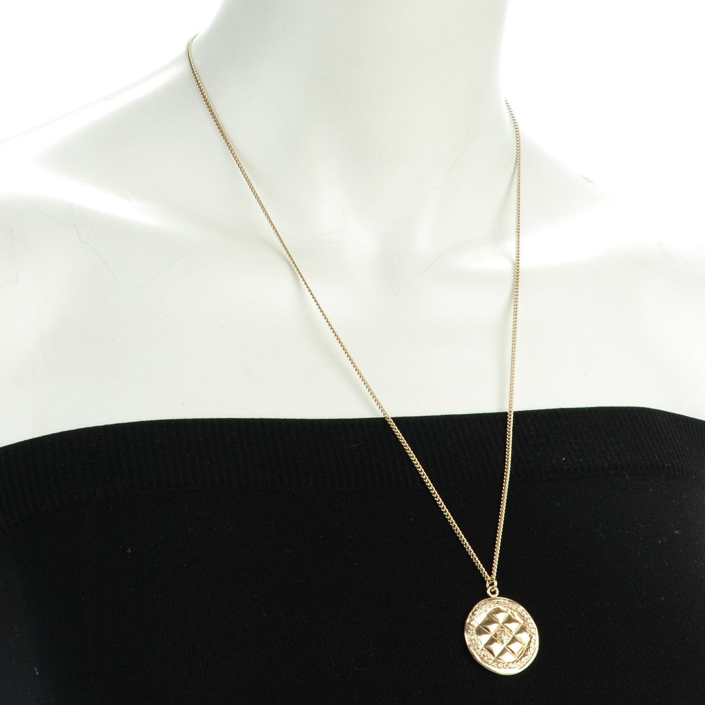 Medallion CC Quilted Pendant Necklace Gold