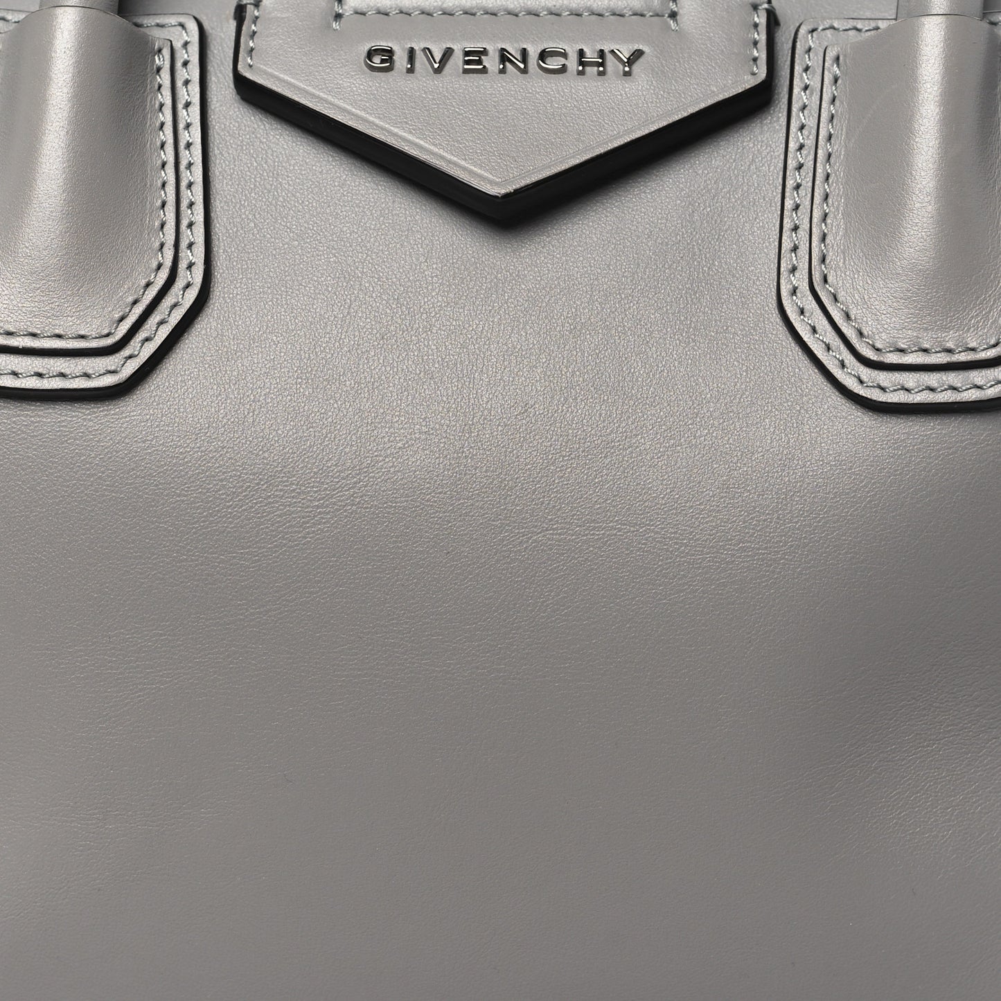 Soft Calfskin Small Soft Antigona Pearl Grey