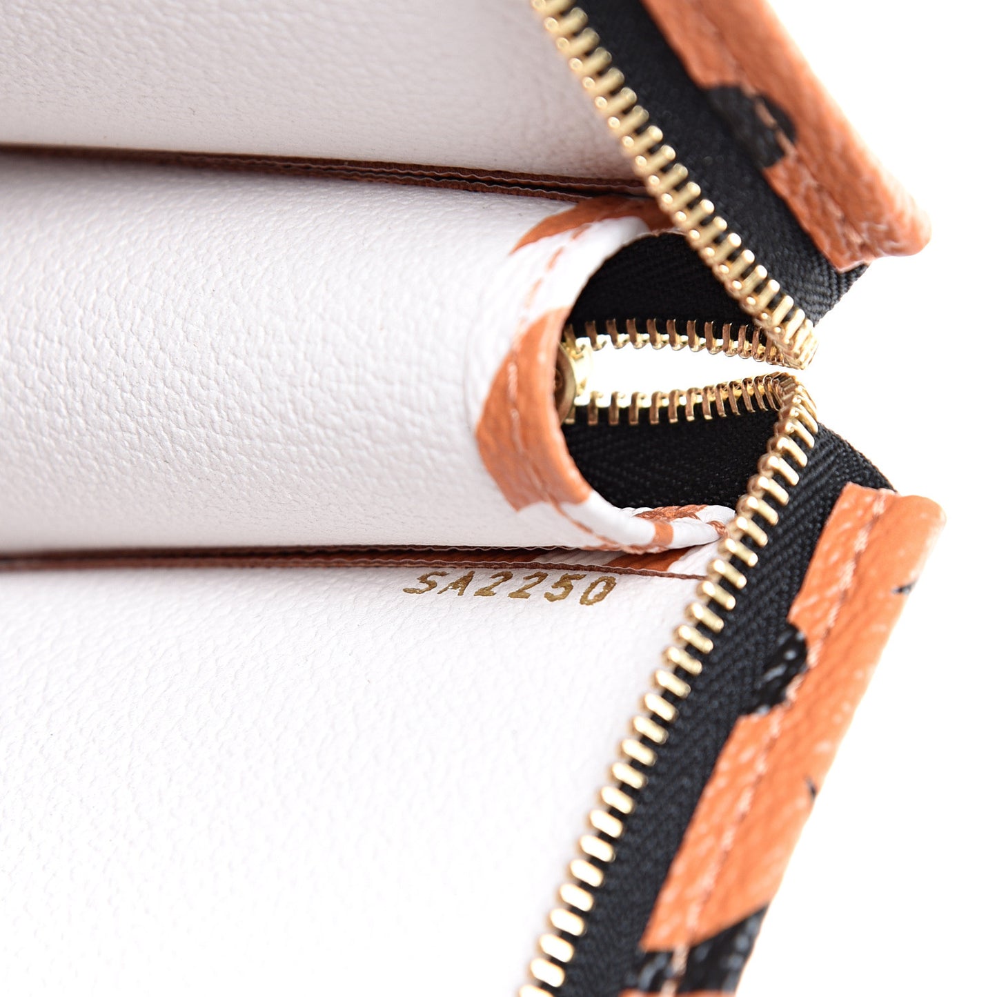 Monogram Giant Crafty Pochette Toiletry 26 Creme Caramel