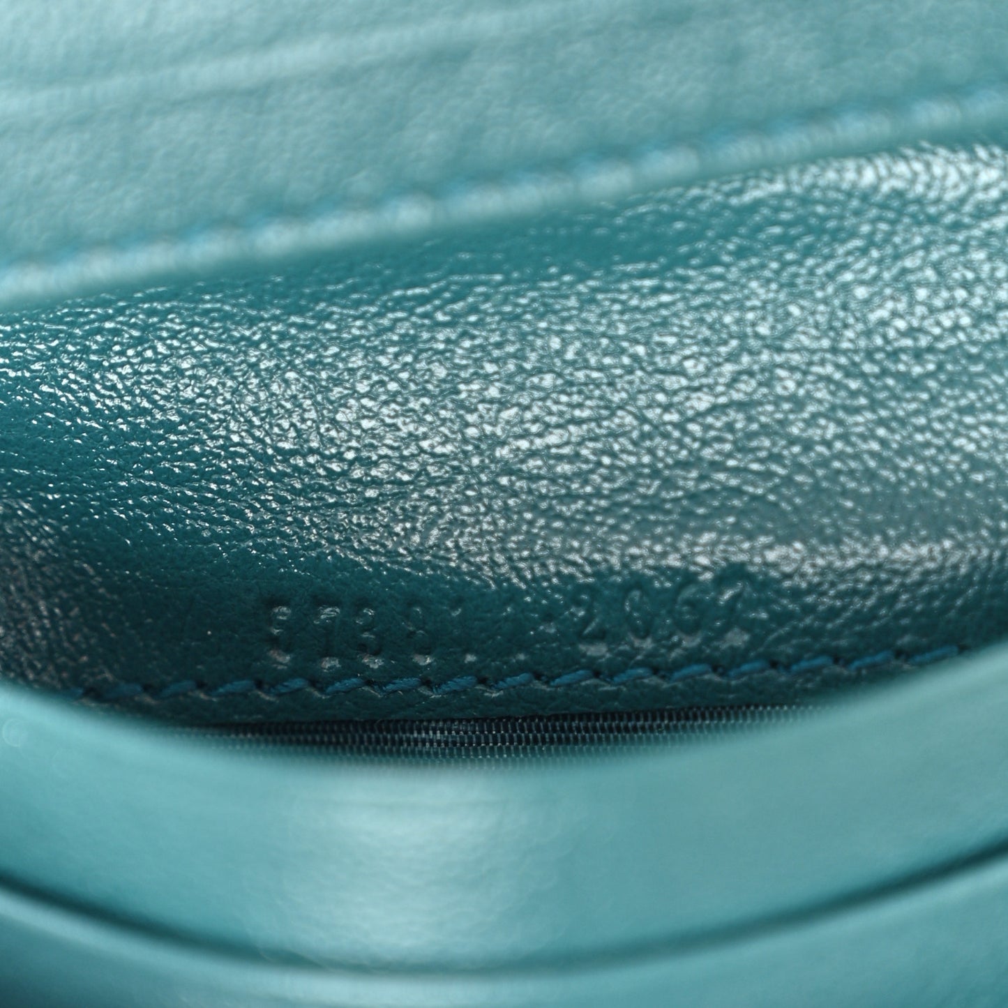 Azalea Calfskin Enamel Matelasse Diagonal Torchon GG Marmont Card Case Imperial Blue Pavone