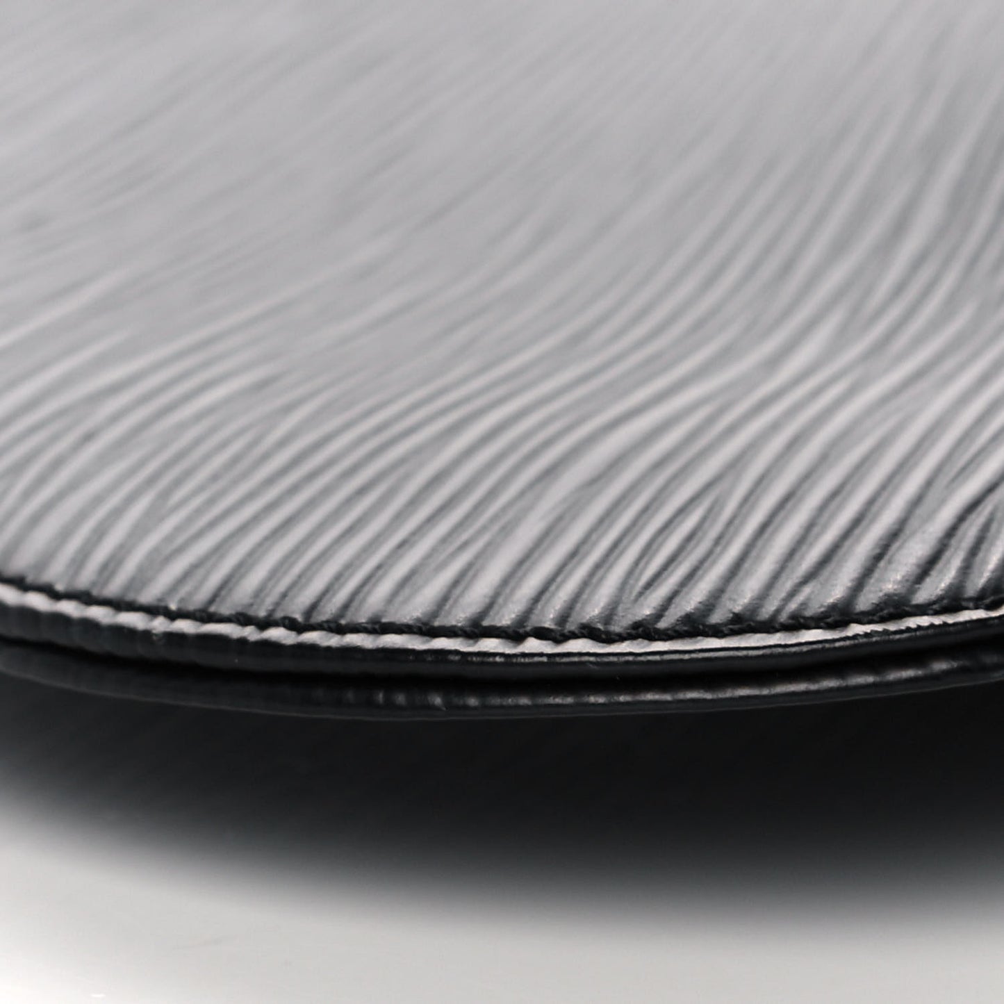 Epi Demi Lune Pochette Black
