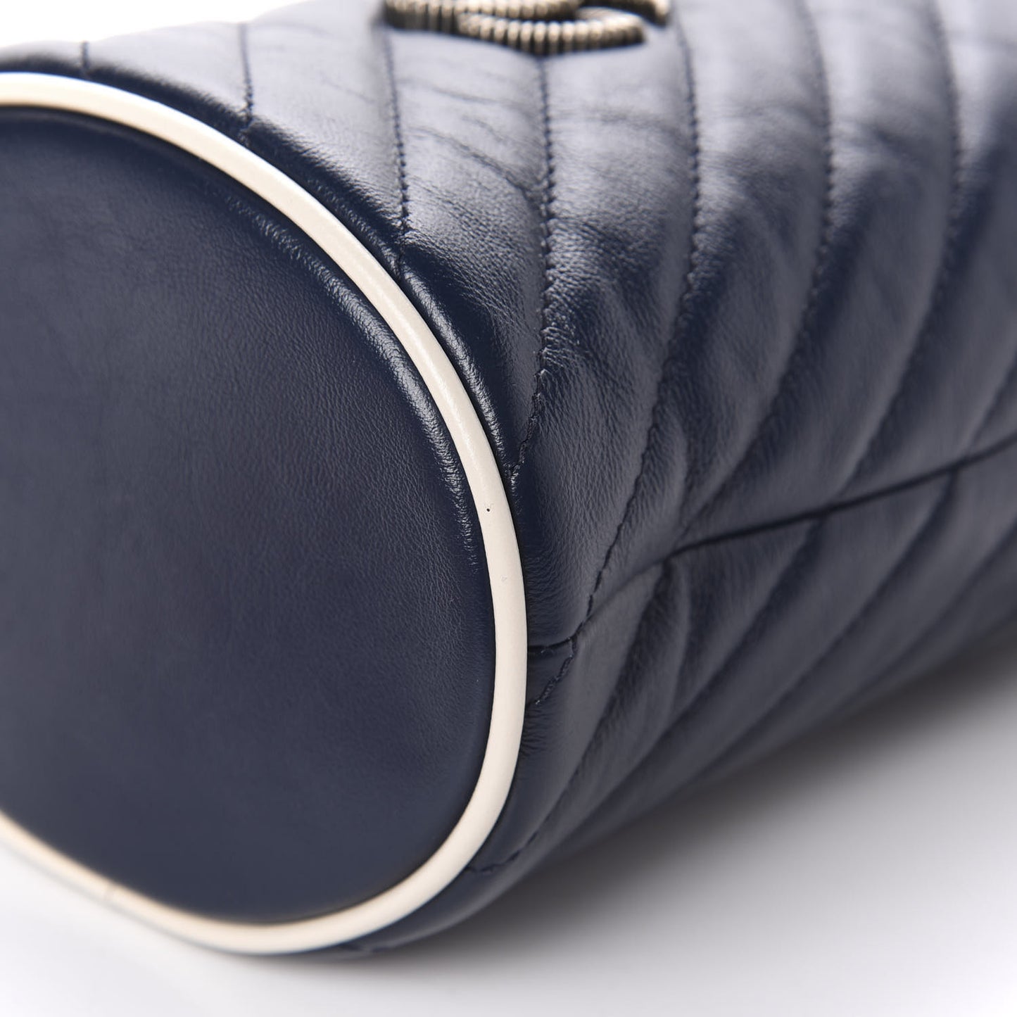 Vintage Effect Calfskin Matelasse Diagonal Mini Torchon GG Marmont 2.0 Bucket Bag Blue Agata Mystic White