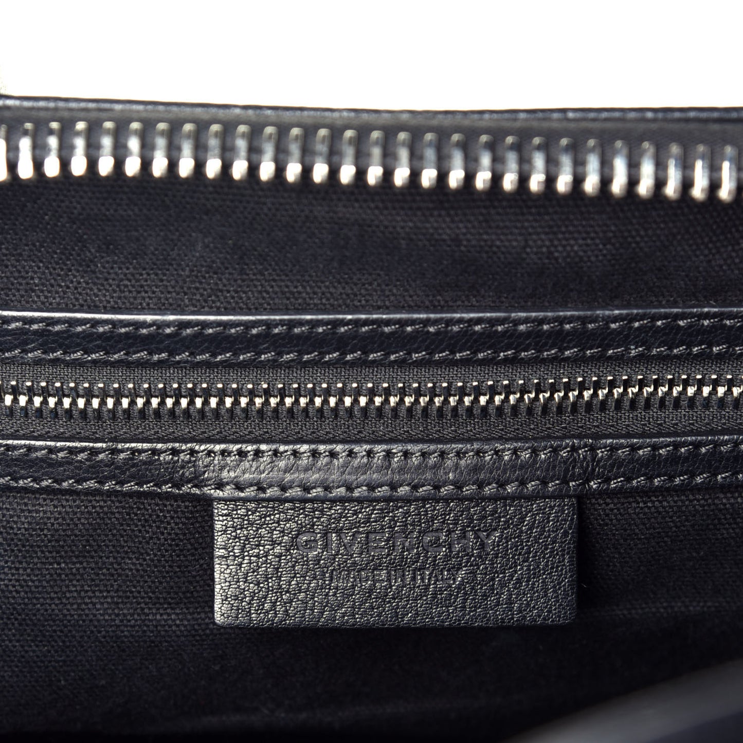 Sugar Goatskin Medium Antigona Black