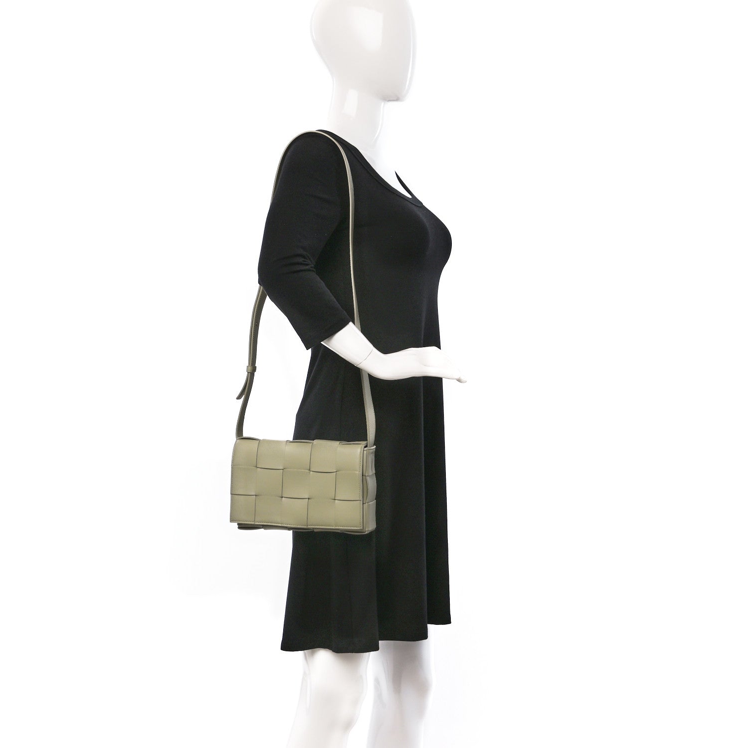 Bottega Veneta Lambskin Maxi Intrecciato Cassette Crossbody Bag Travertine 2 of 9