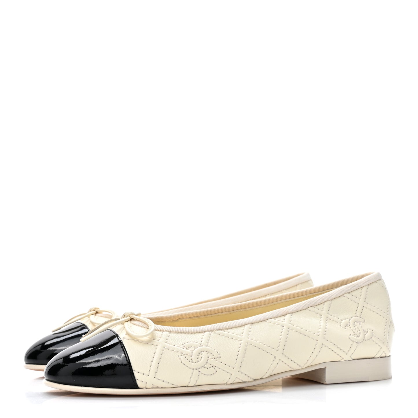 Lambskin Patent Double Stitched CC Cap Toe Ballerina Flats 36 Ivory Black