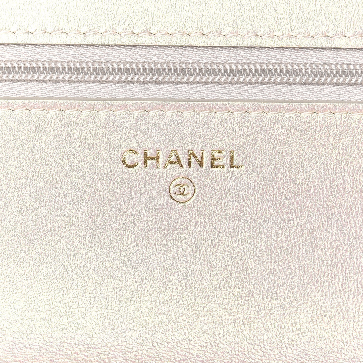Iridescent Lambskin Quilted Wallet On Chain WOC Ivory