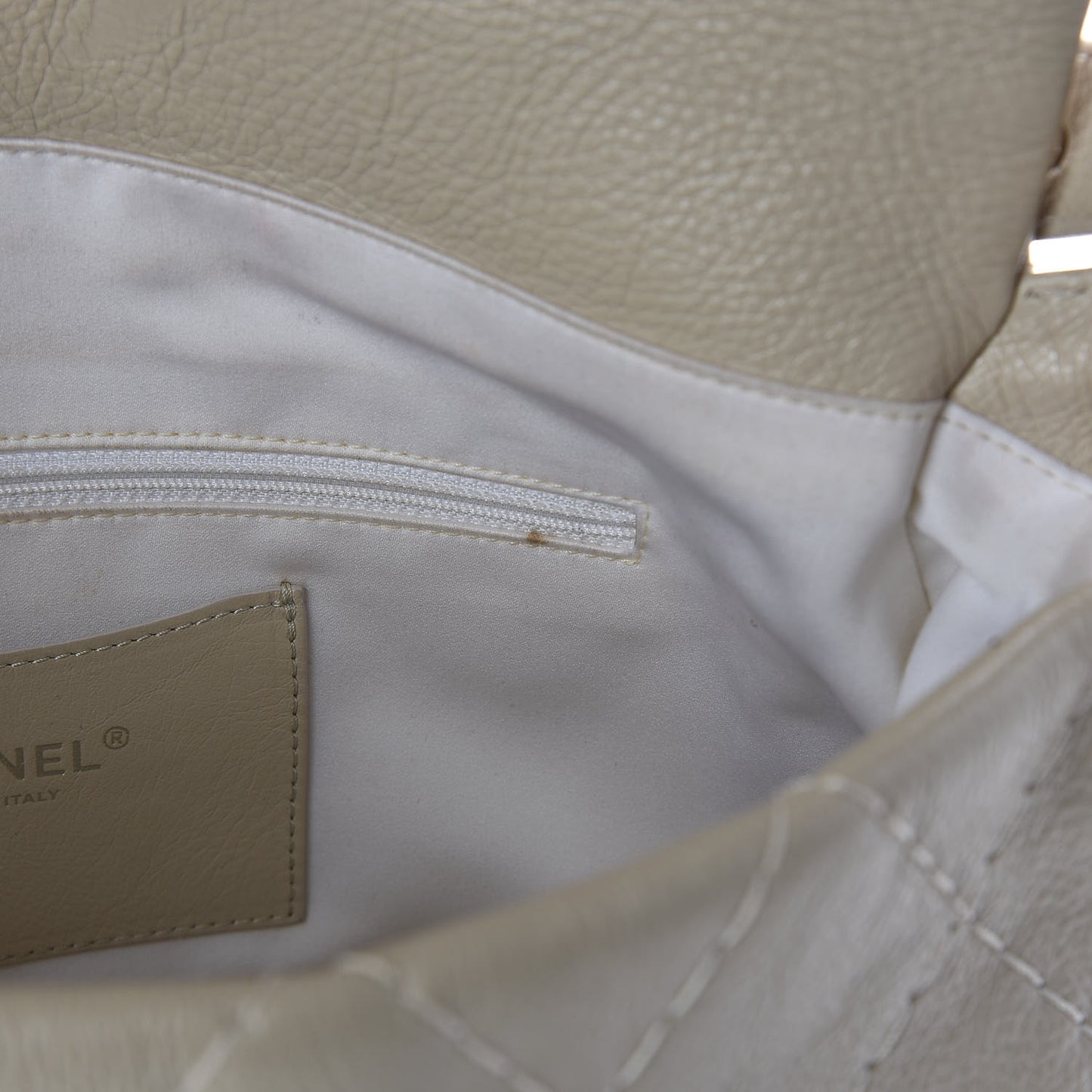 Glazed Calfskin XL On The Road Flap Ivory