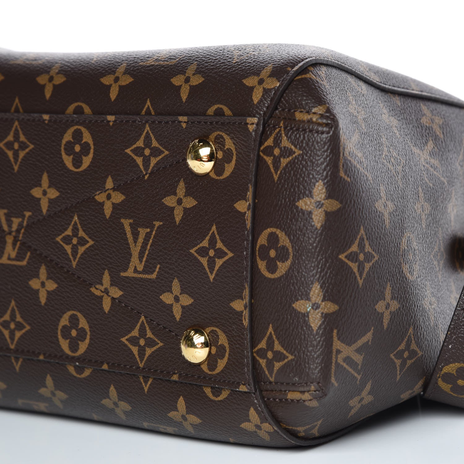 Louis Vuitton Monogram Montaigne MM 7 of 10