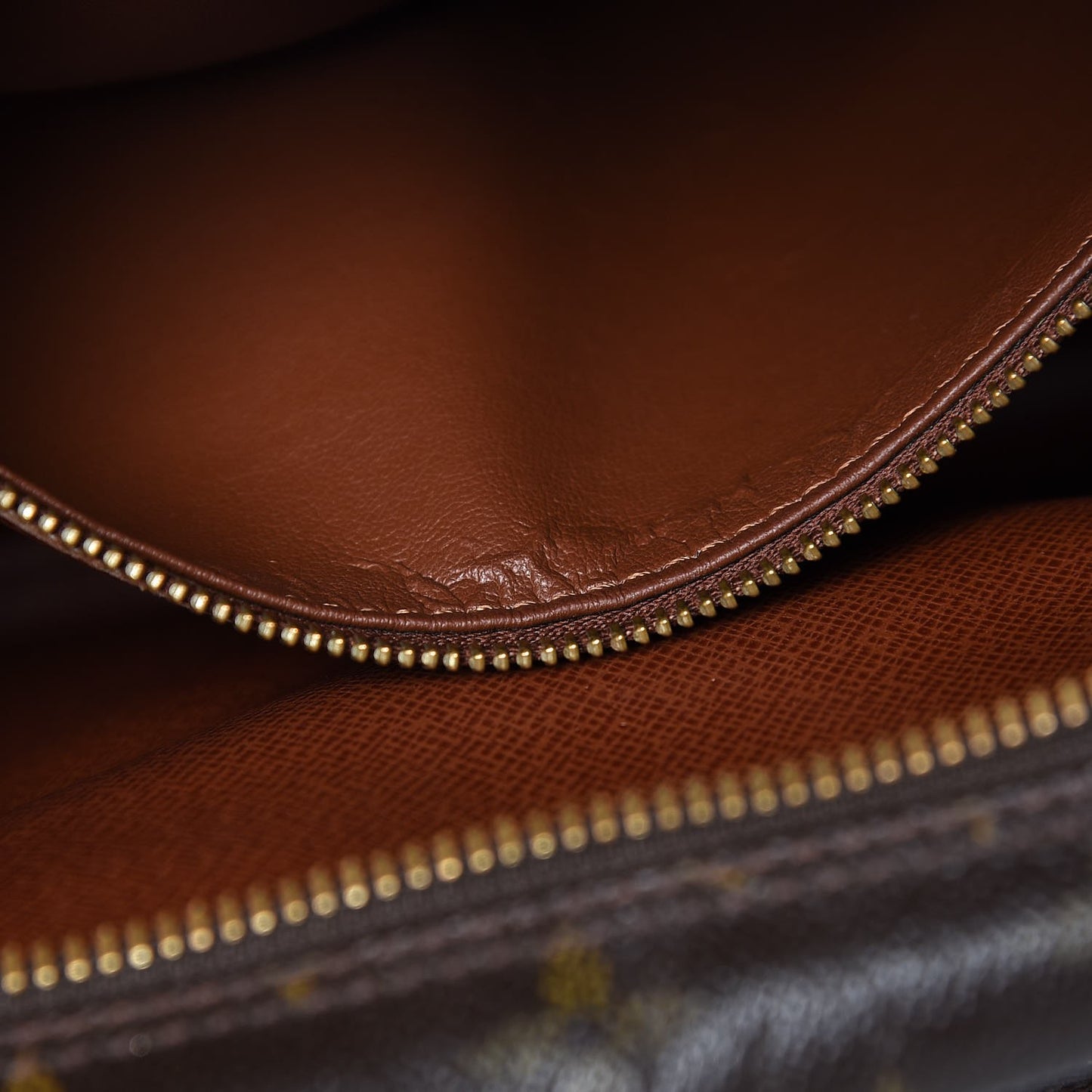 Monogram Nil 28